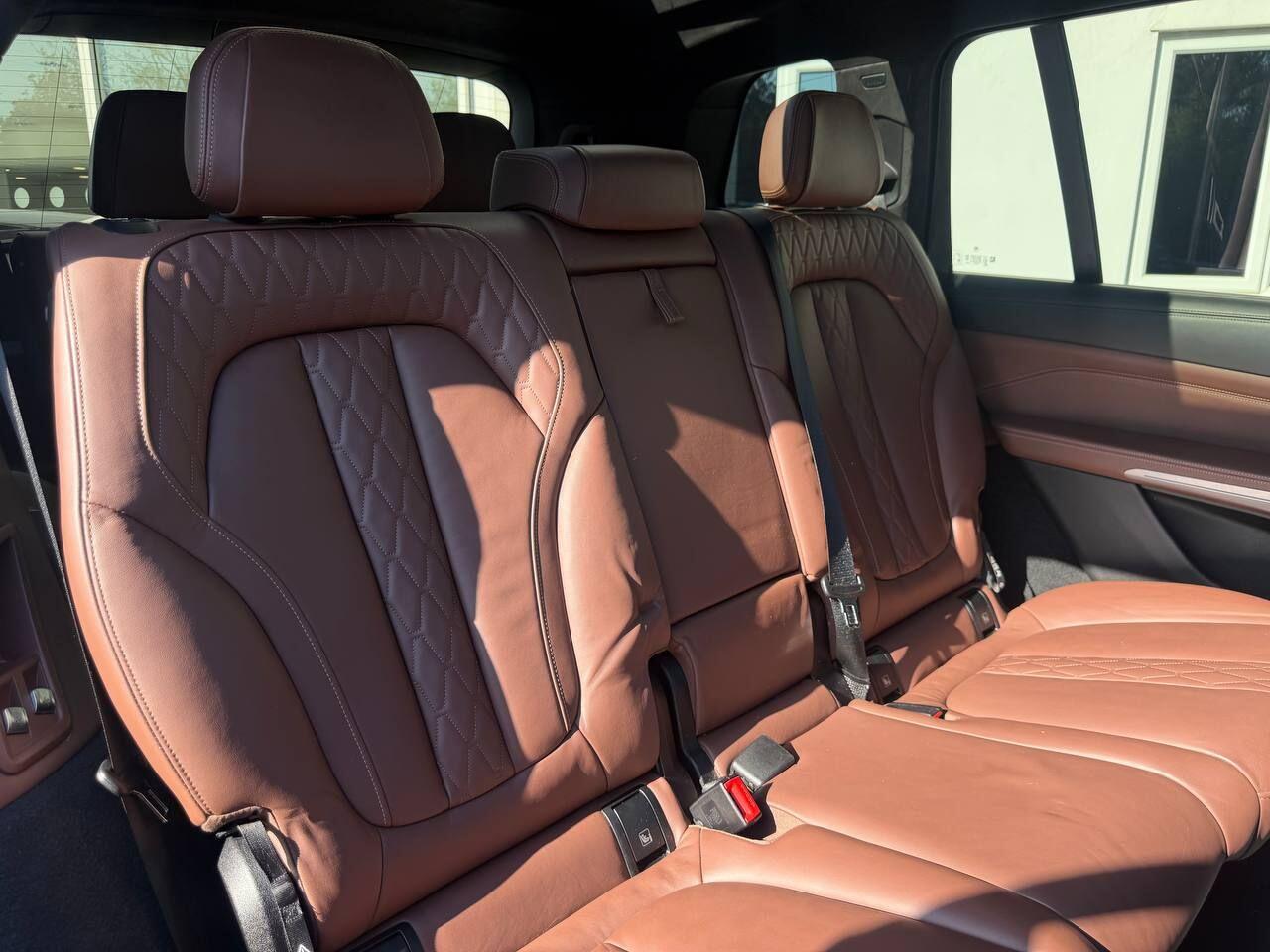 BMW X7 view 22