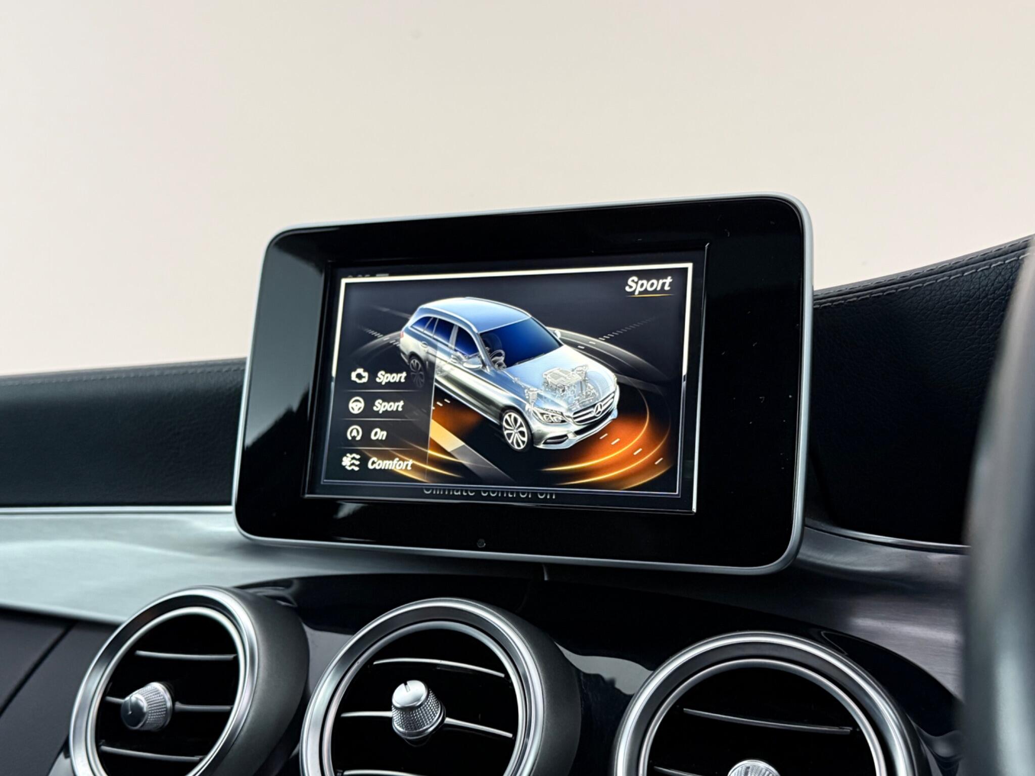 Mercedes-Benz C-Class view 23