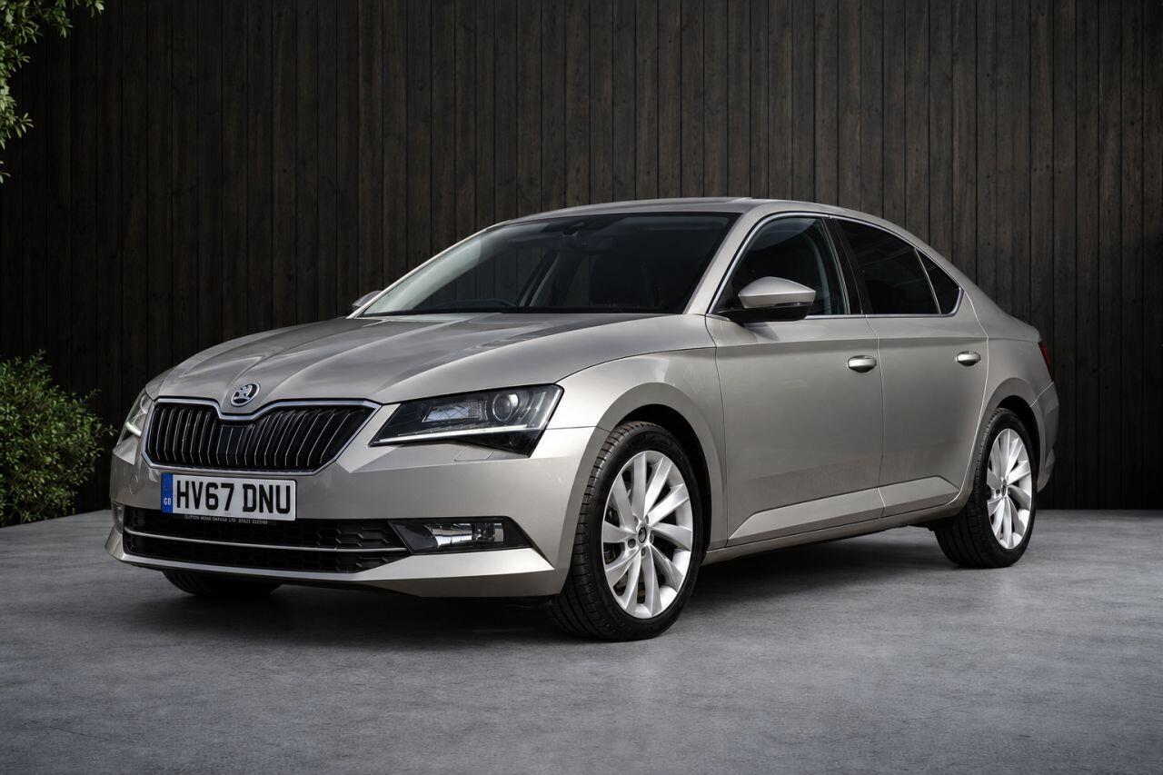 Skoda Superb view 5