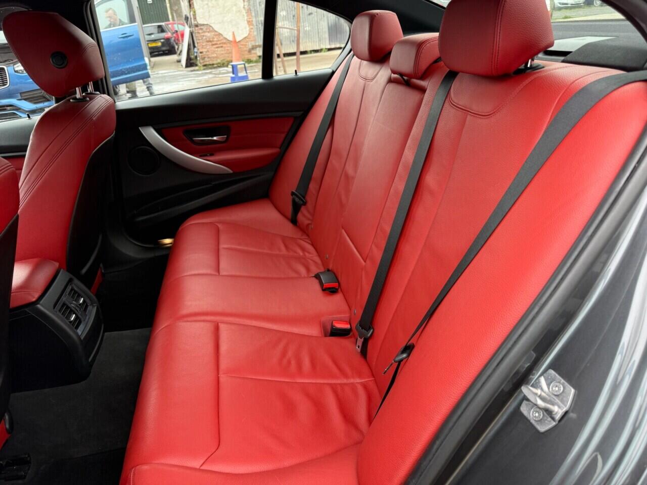BMW 3 Series view 18