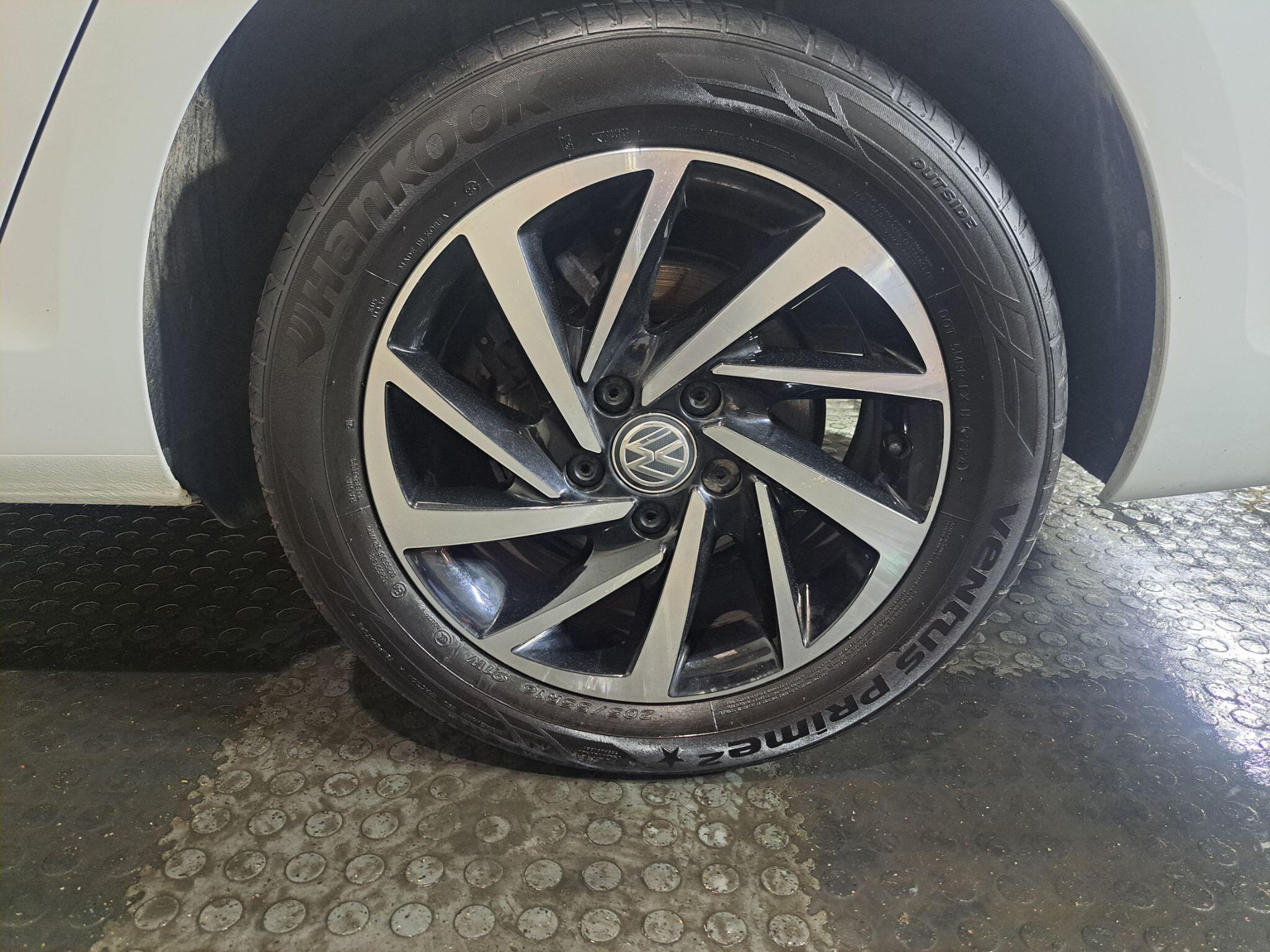 Volkswagen Golf view 30