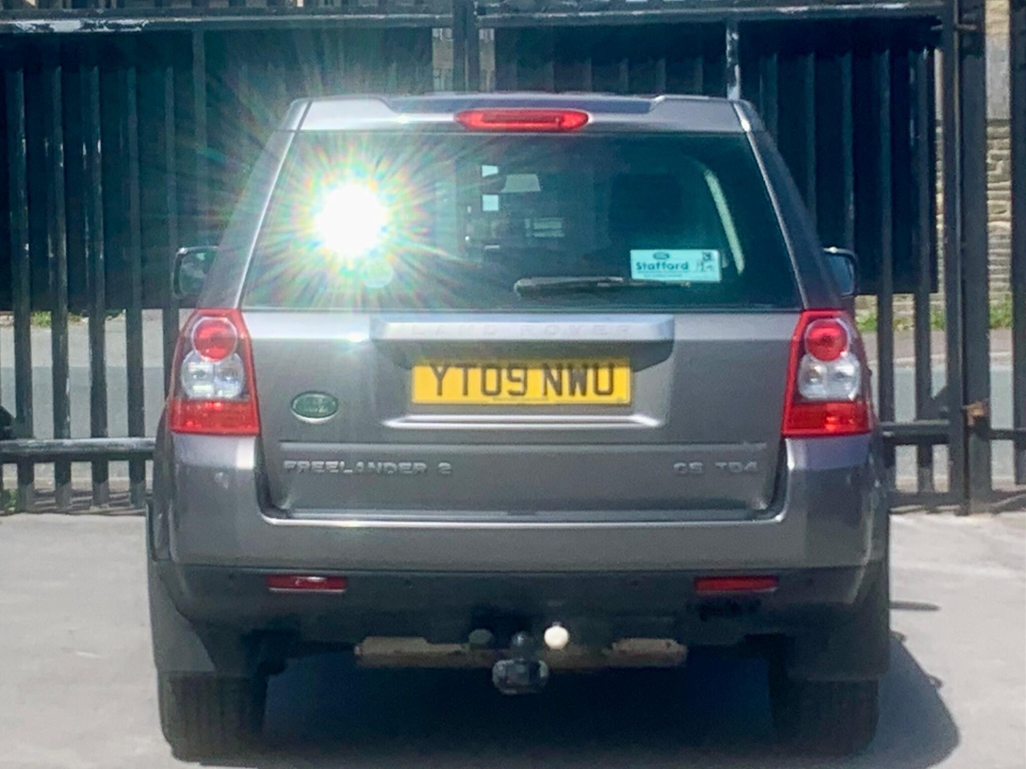 Land Rover Freelander 2 view 8