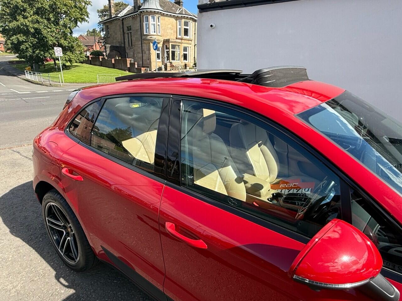 Porsche Macan view 15