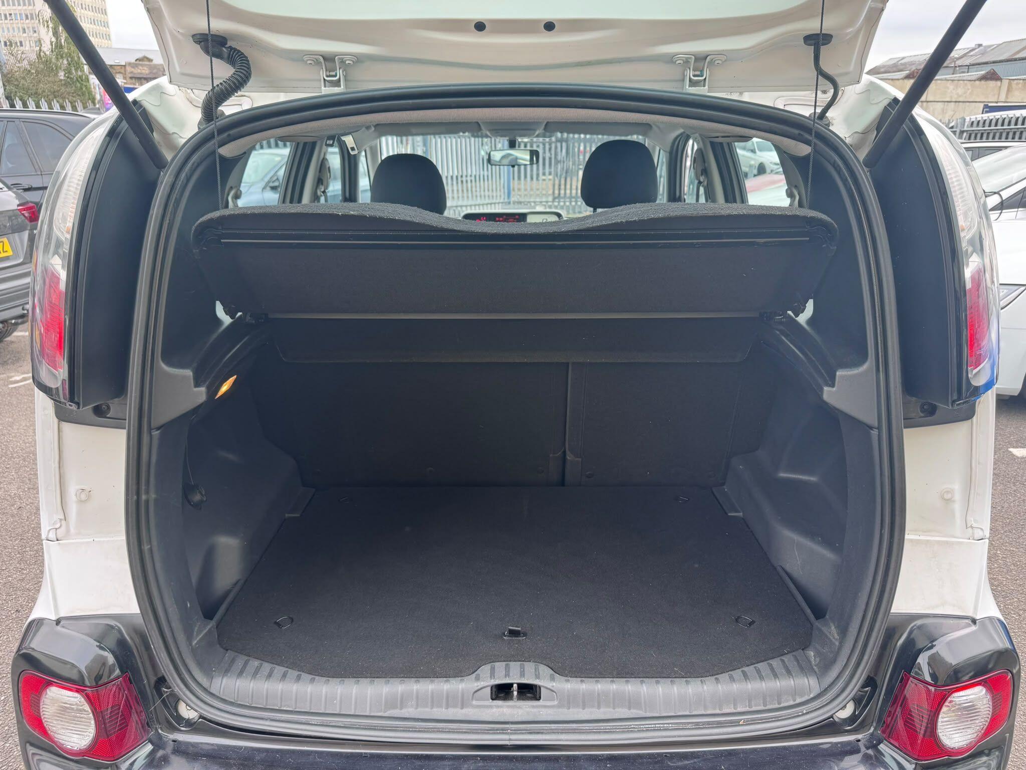 Citroen C3 Picasso view 36