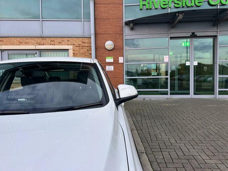 2014 BMW 3 Series 2.0 320d ED EfficientDynamics Business Auto Euro 5 (s/s) 4dr • 90,200 miles image 9