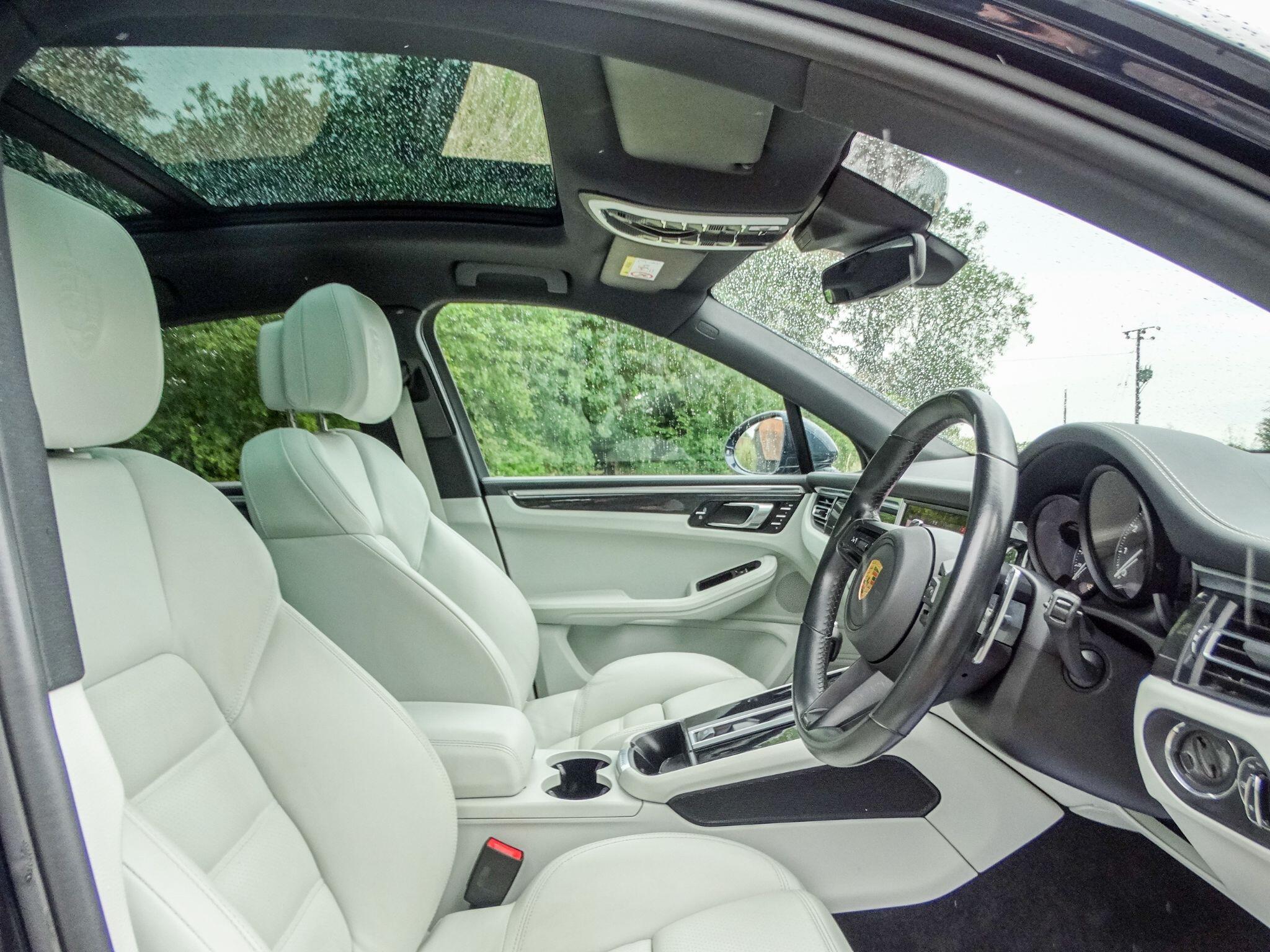 Porsche Macan view 21