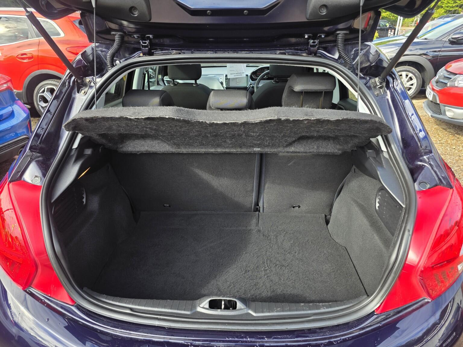 Peugeot 208 view 19