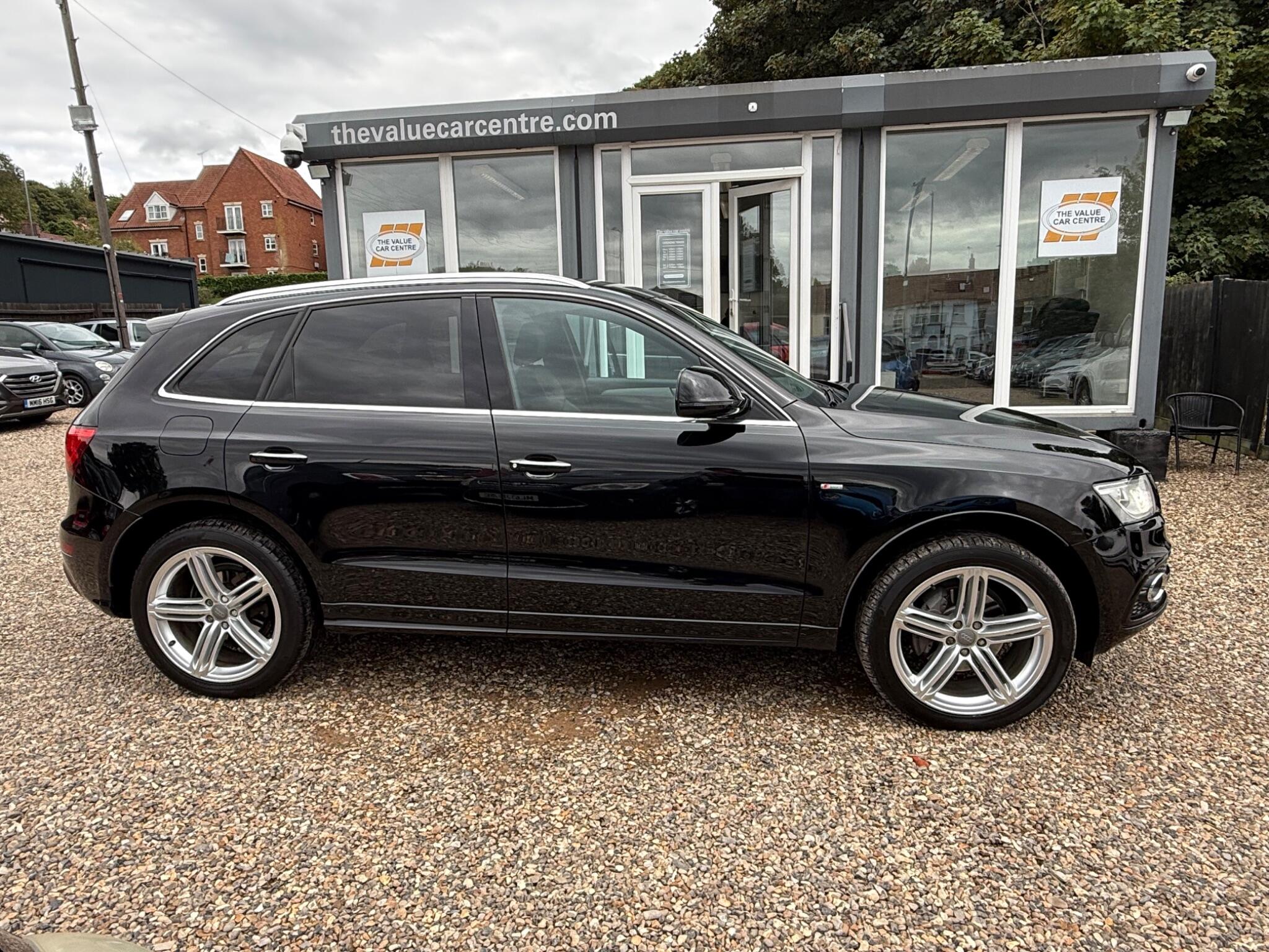 Audi Q5 view 2