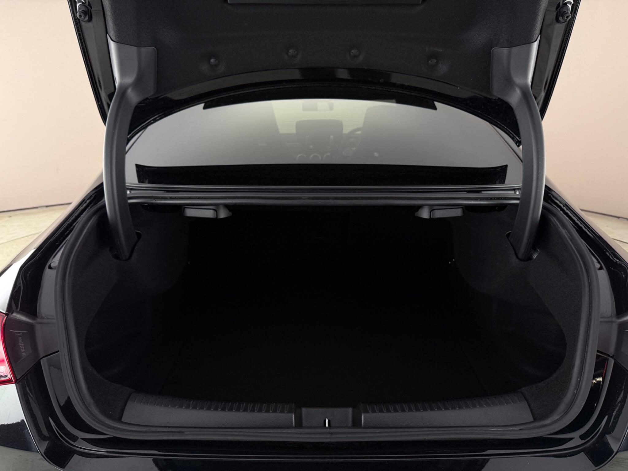 Mercedes-Benz Cla view 9