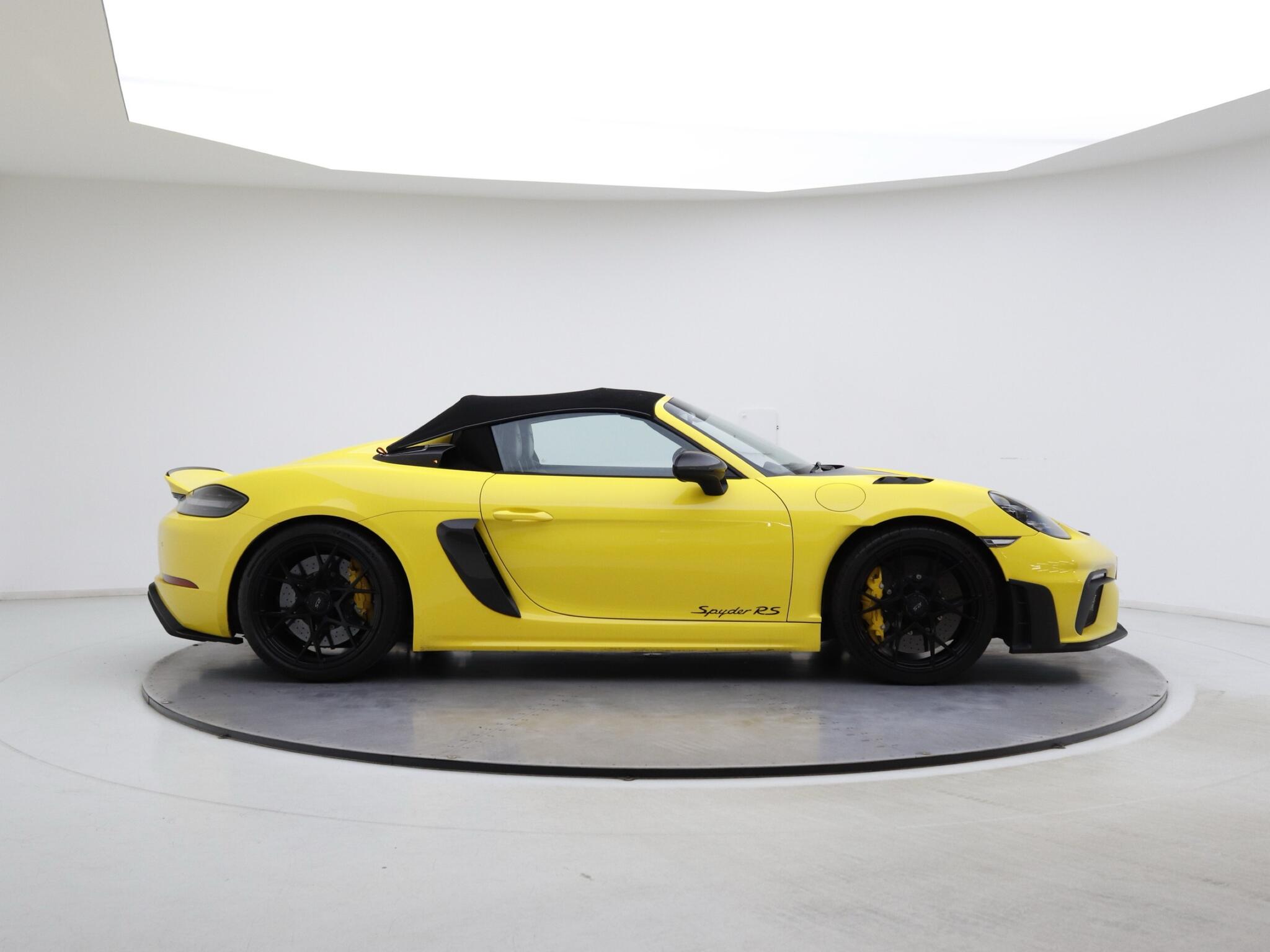 Porsche 718 Spyder view 19