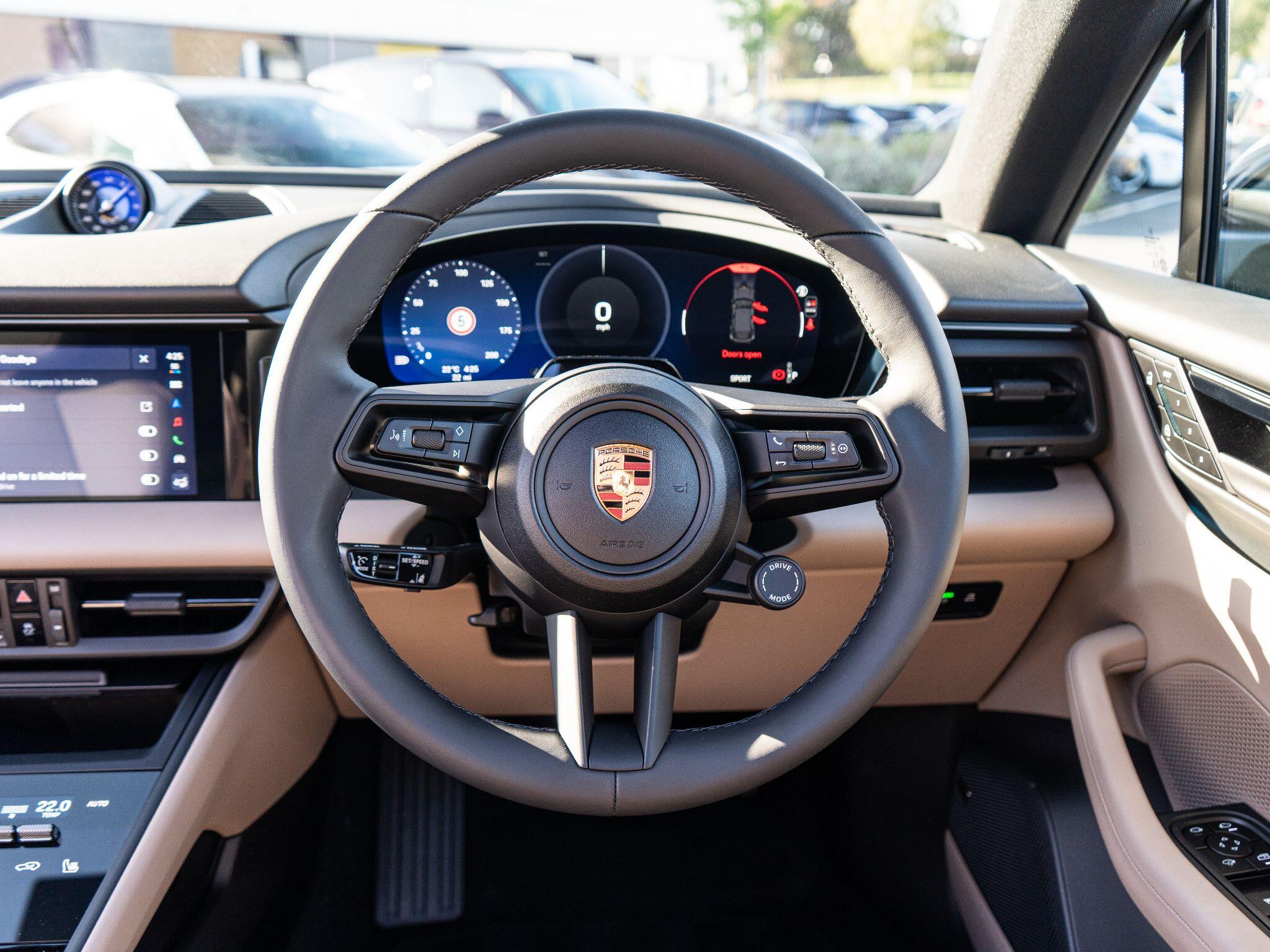 Porsche Macan view 32