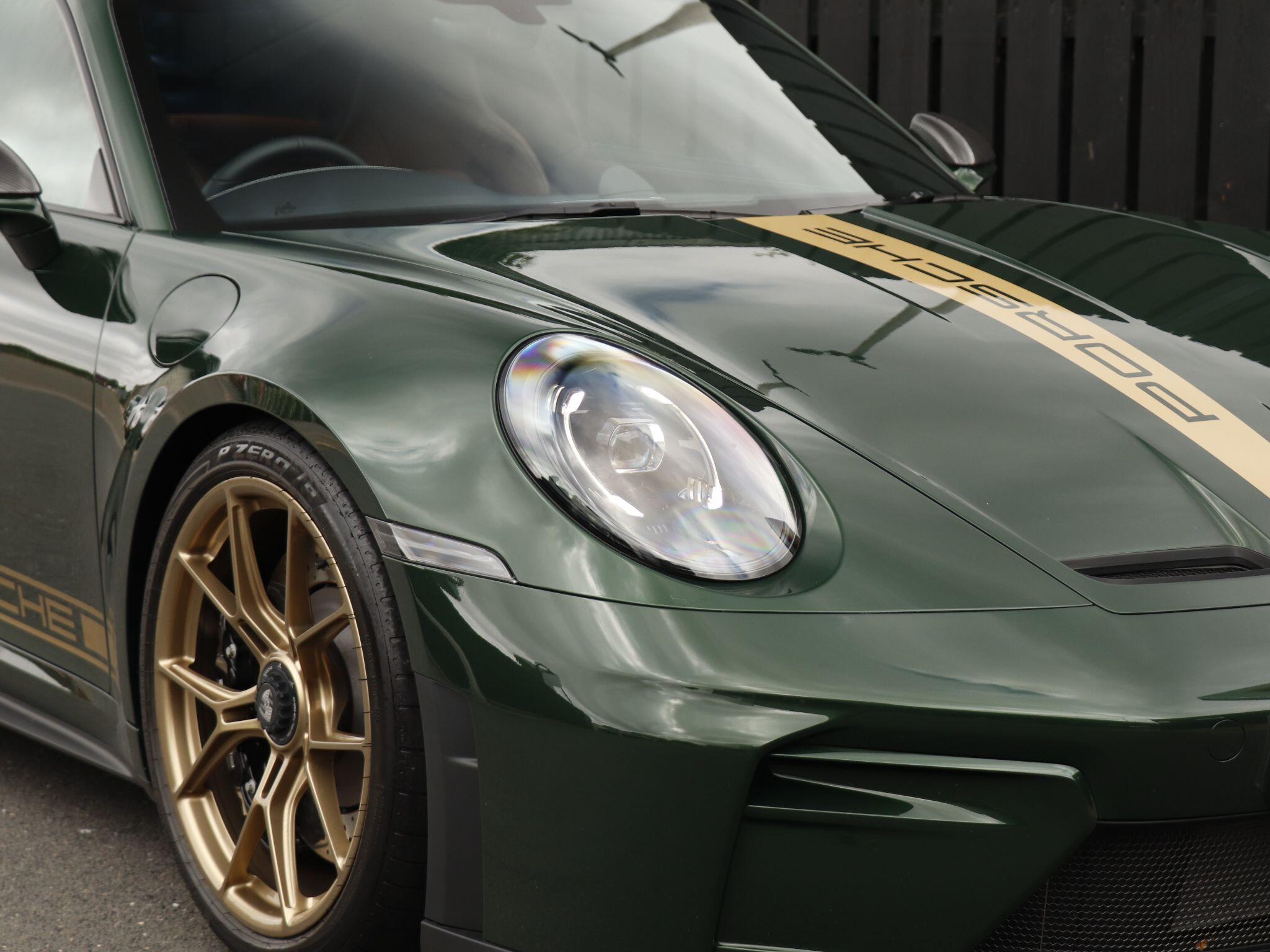 Porsche 911 view 35