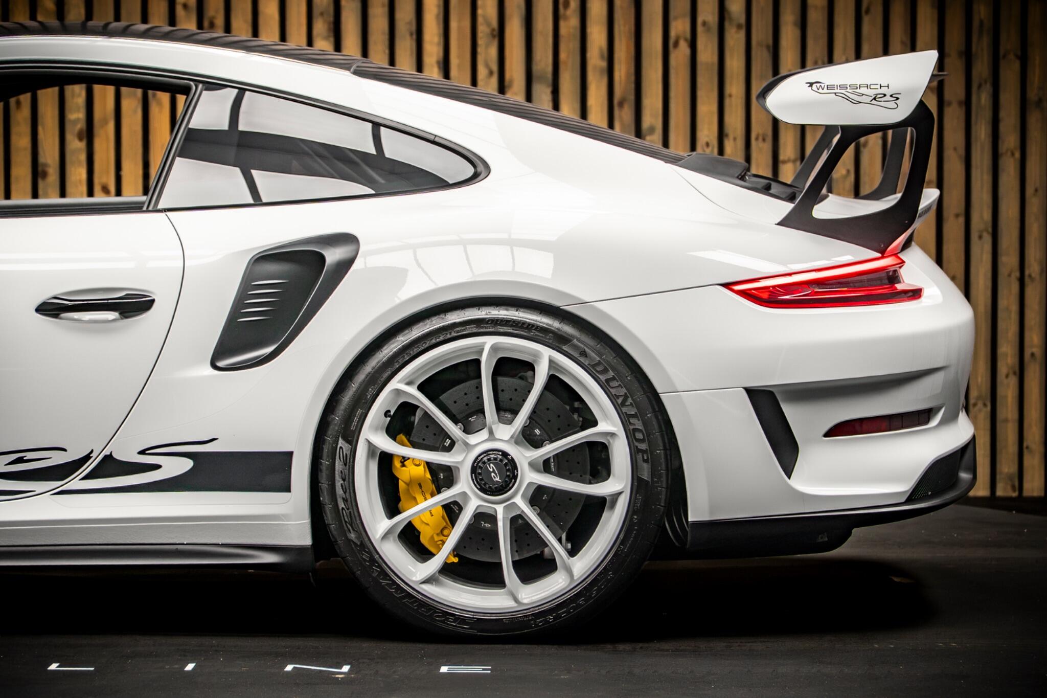 Porsche 911 view 18