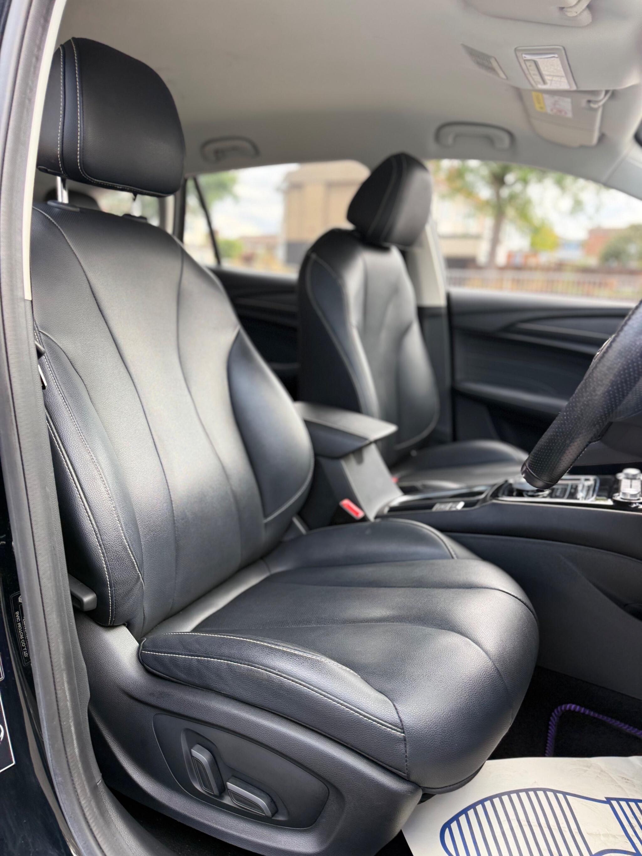 MG MG5 view 12