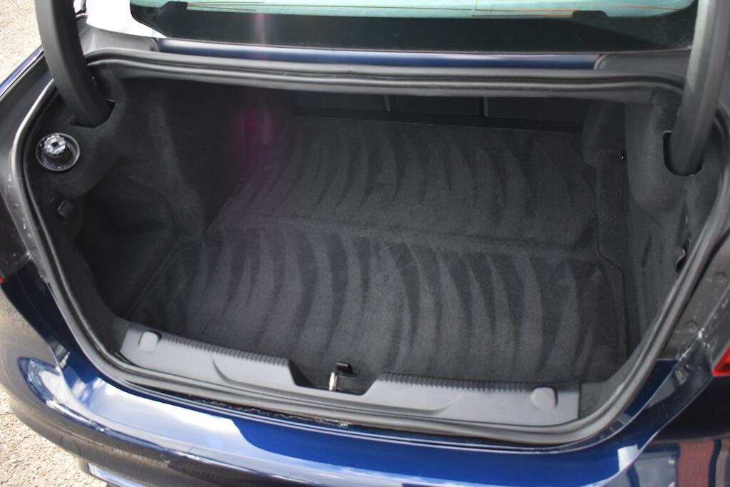 Jaguar Xe view 47