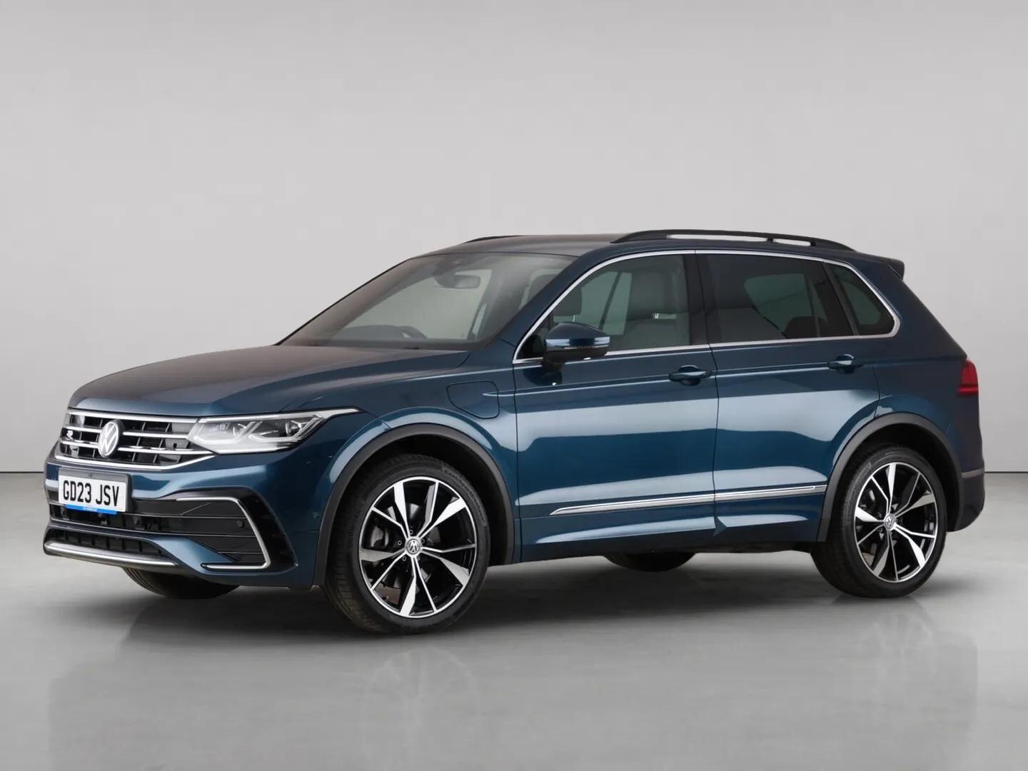 Volkswagen Tiguan view 2