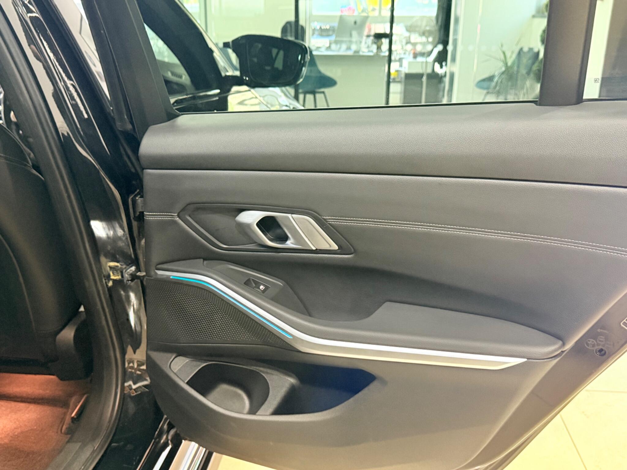 BMW 3 Series view 50