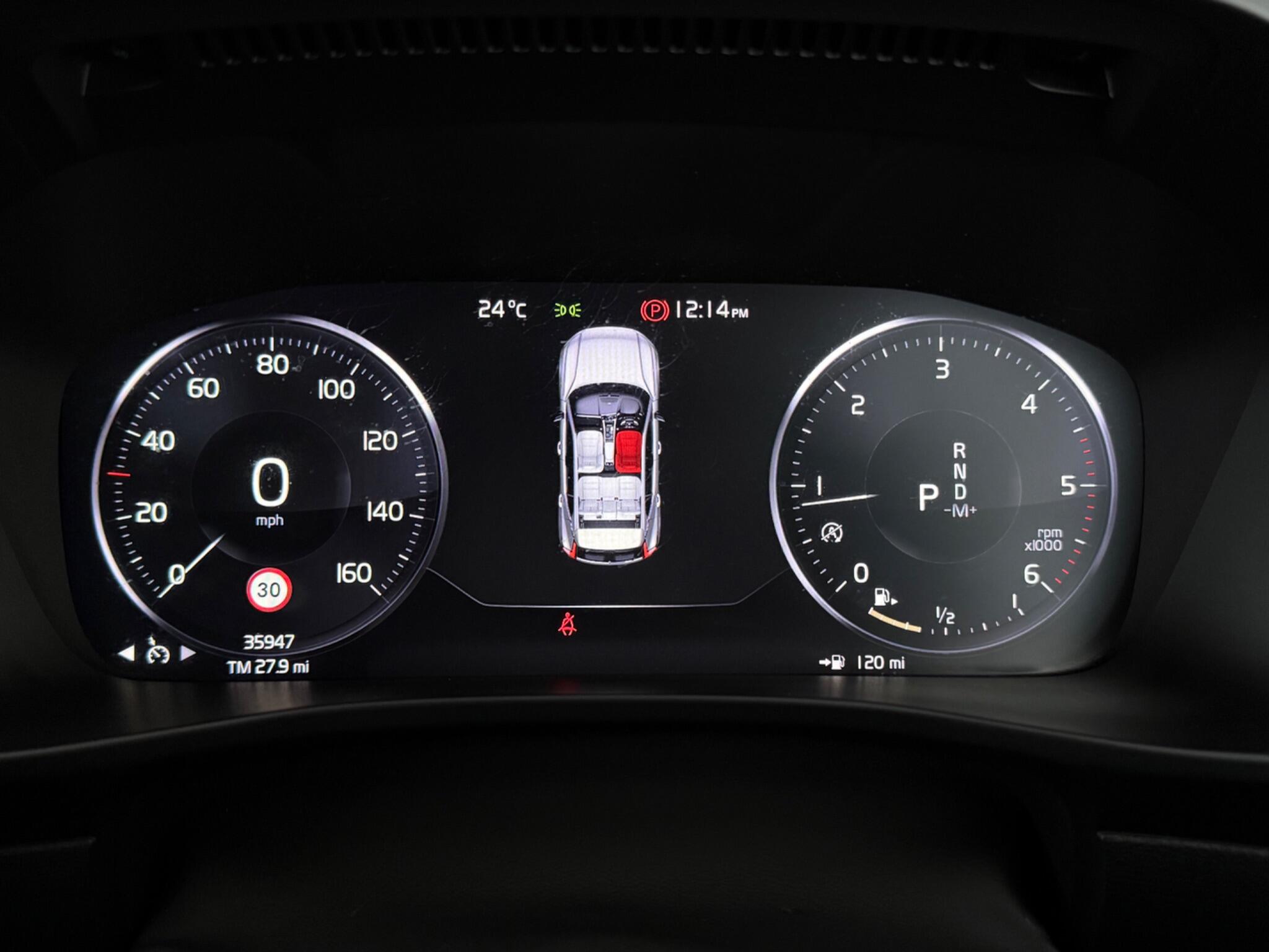 Volvo XC40 view 16