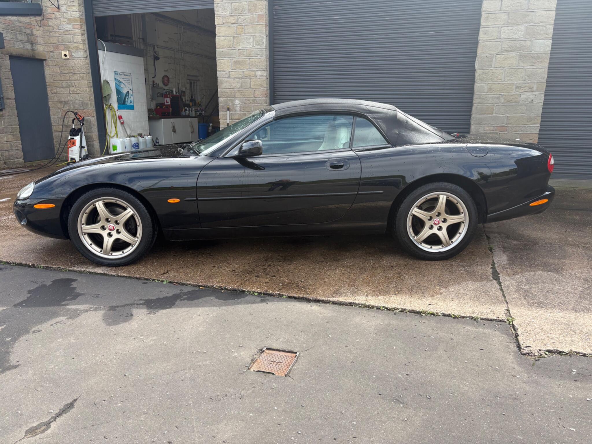 Jaguar XK8 view 13