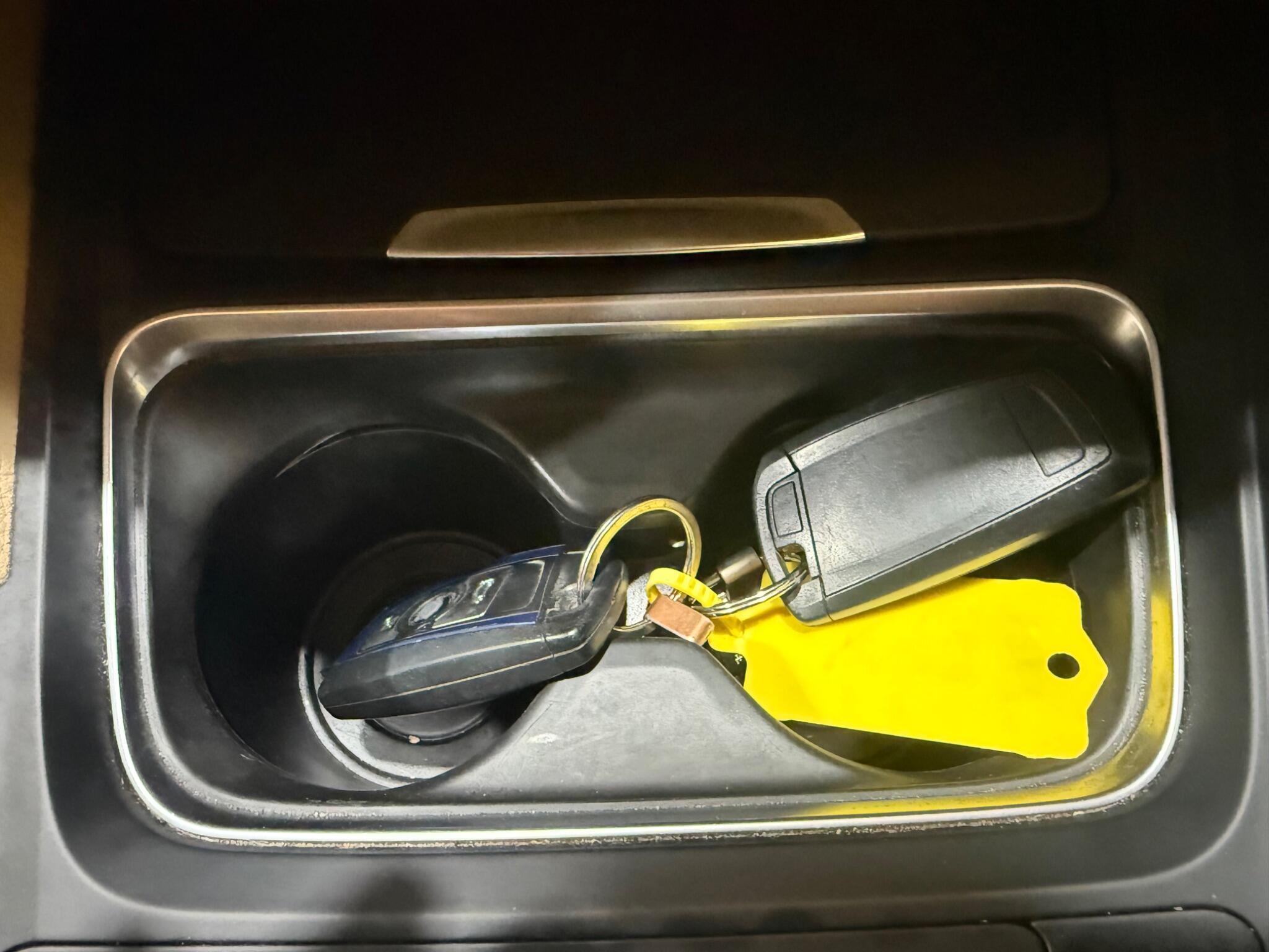 BMW 3 Series view 18
