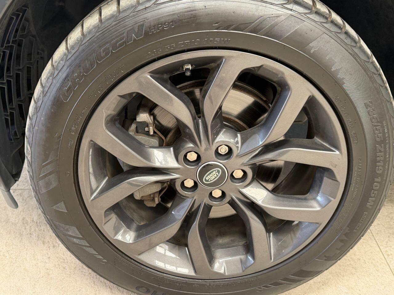 Land Rover Discovery Sport view 9