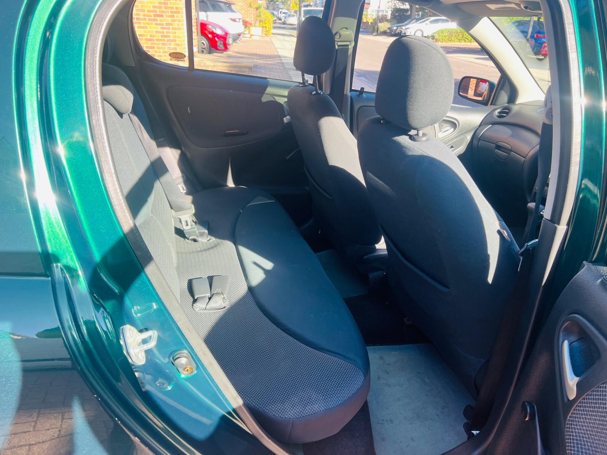 Toyota Yaris view 33
