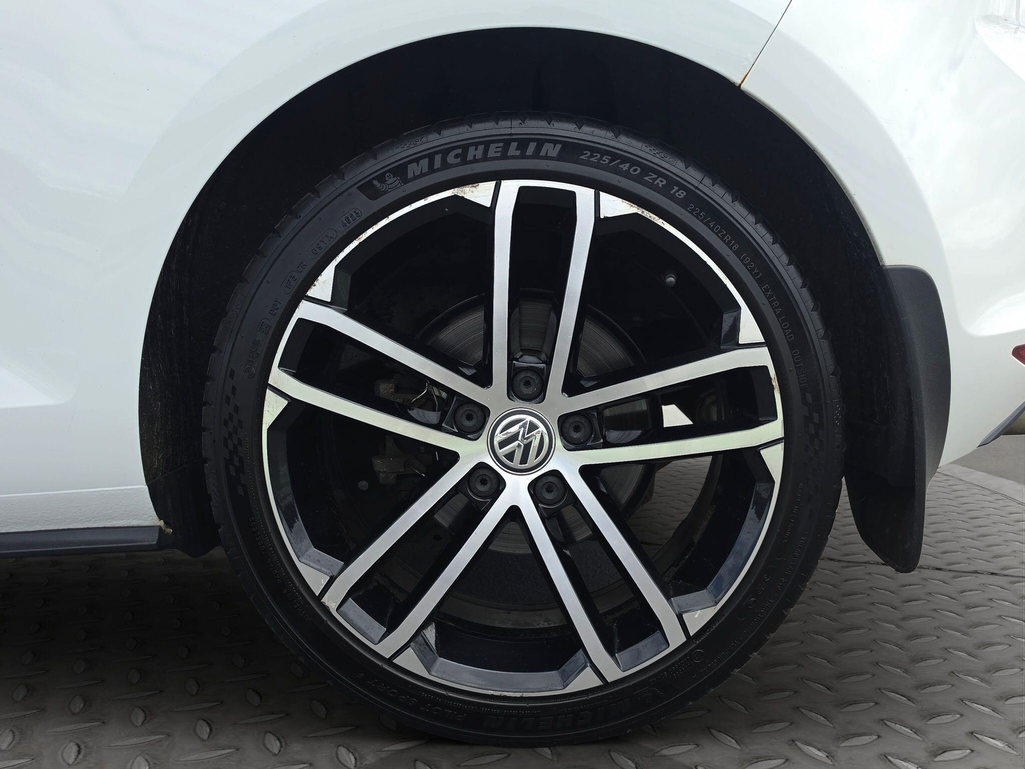 Volkswagen Golf view 17