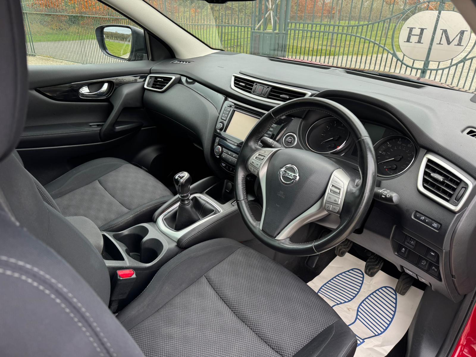 2016 Nissan Qashqai 1.2 DIG-T N-Connecta 2WD Euro 6 (s/s) 5dr • 42,835 miles image 11