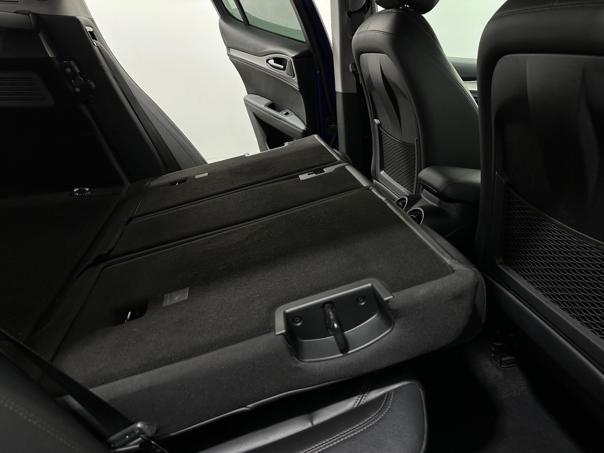 Alfa Romeo Stelvio view 45