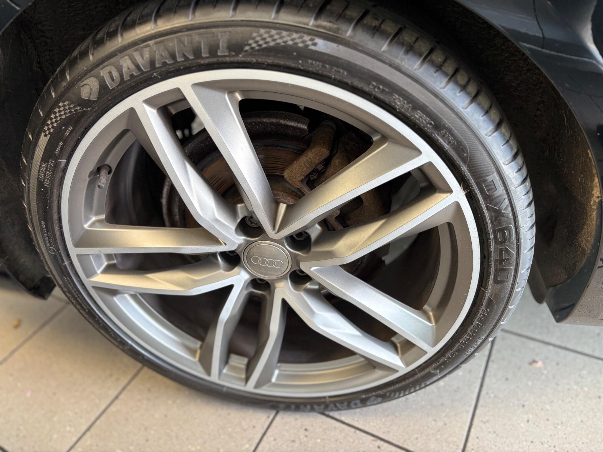 Audi A6 Saloon view 35