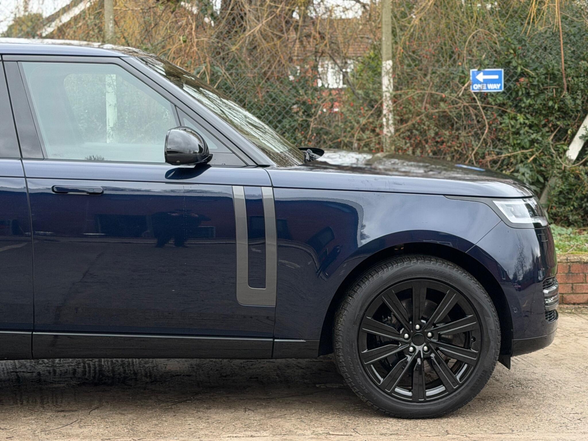 Land Rover Range Rover view 18