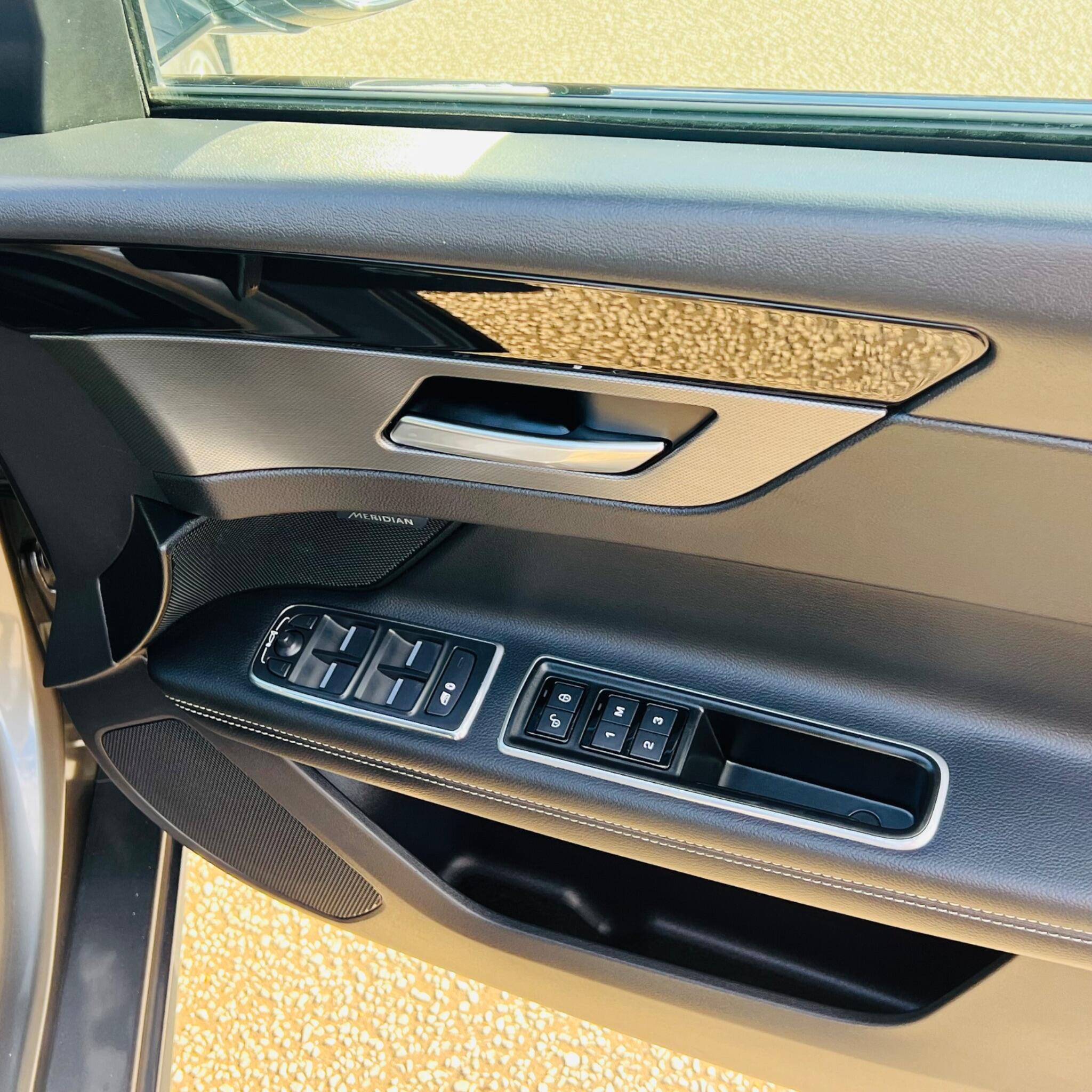 Jaguar XF view 39