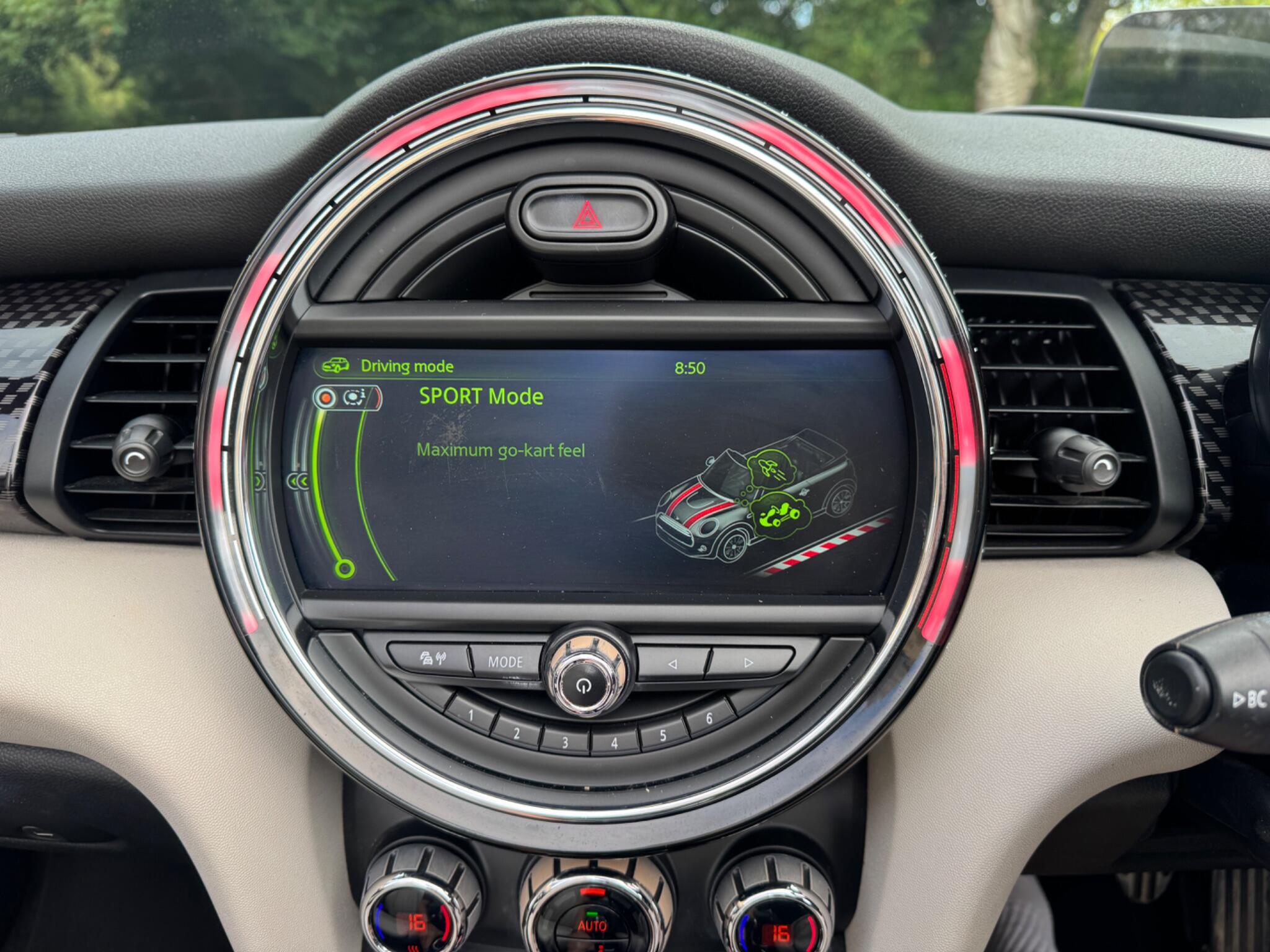 Mini Convertible view 81
