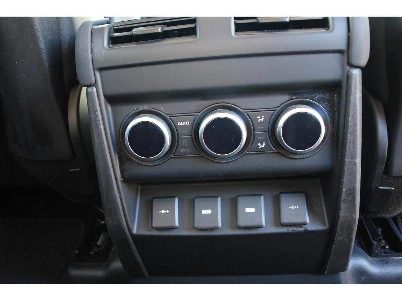 Land Rover Defender view 33