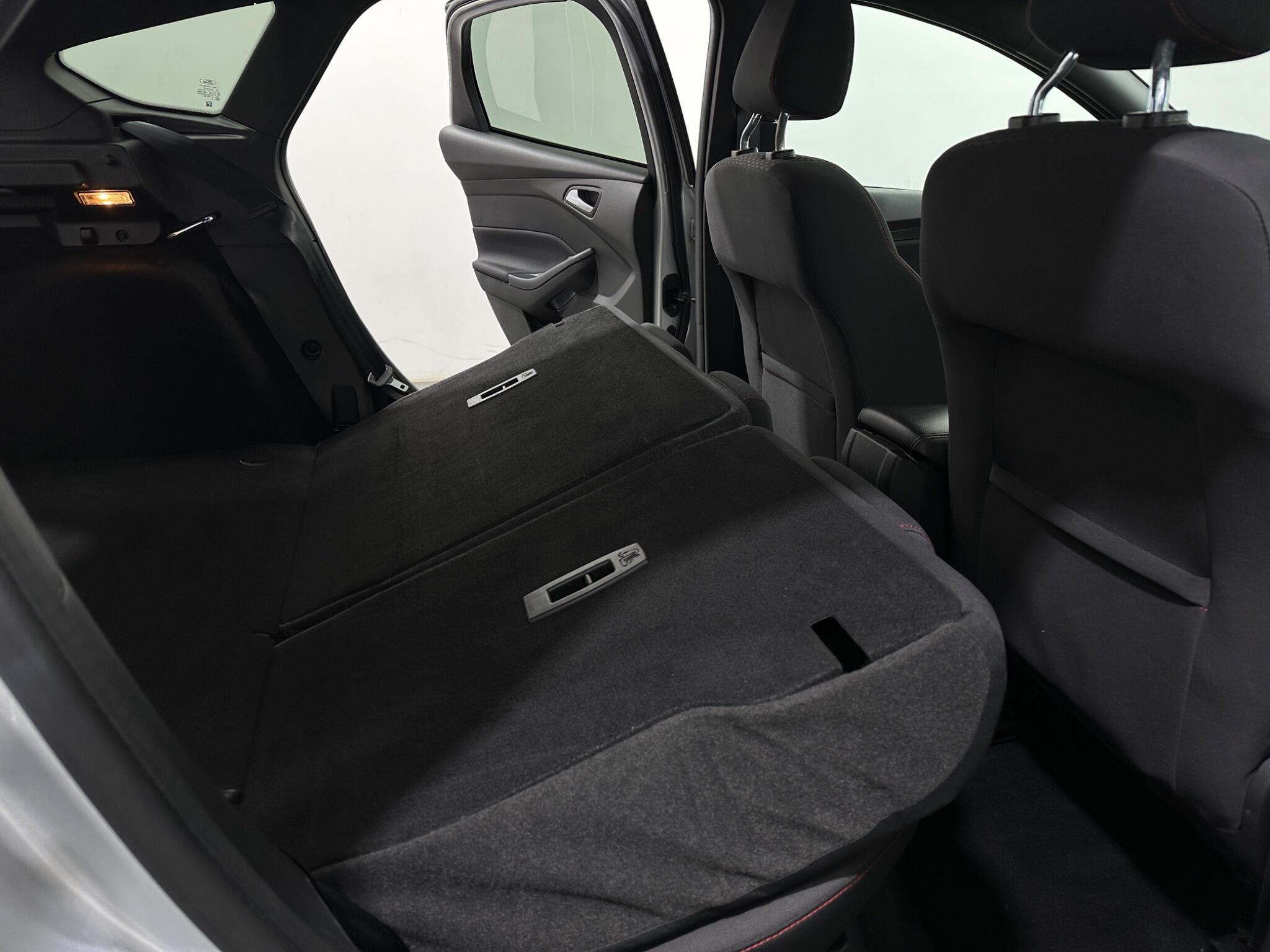 Ford Focus view 45