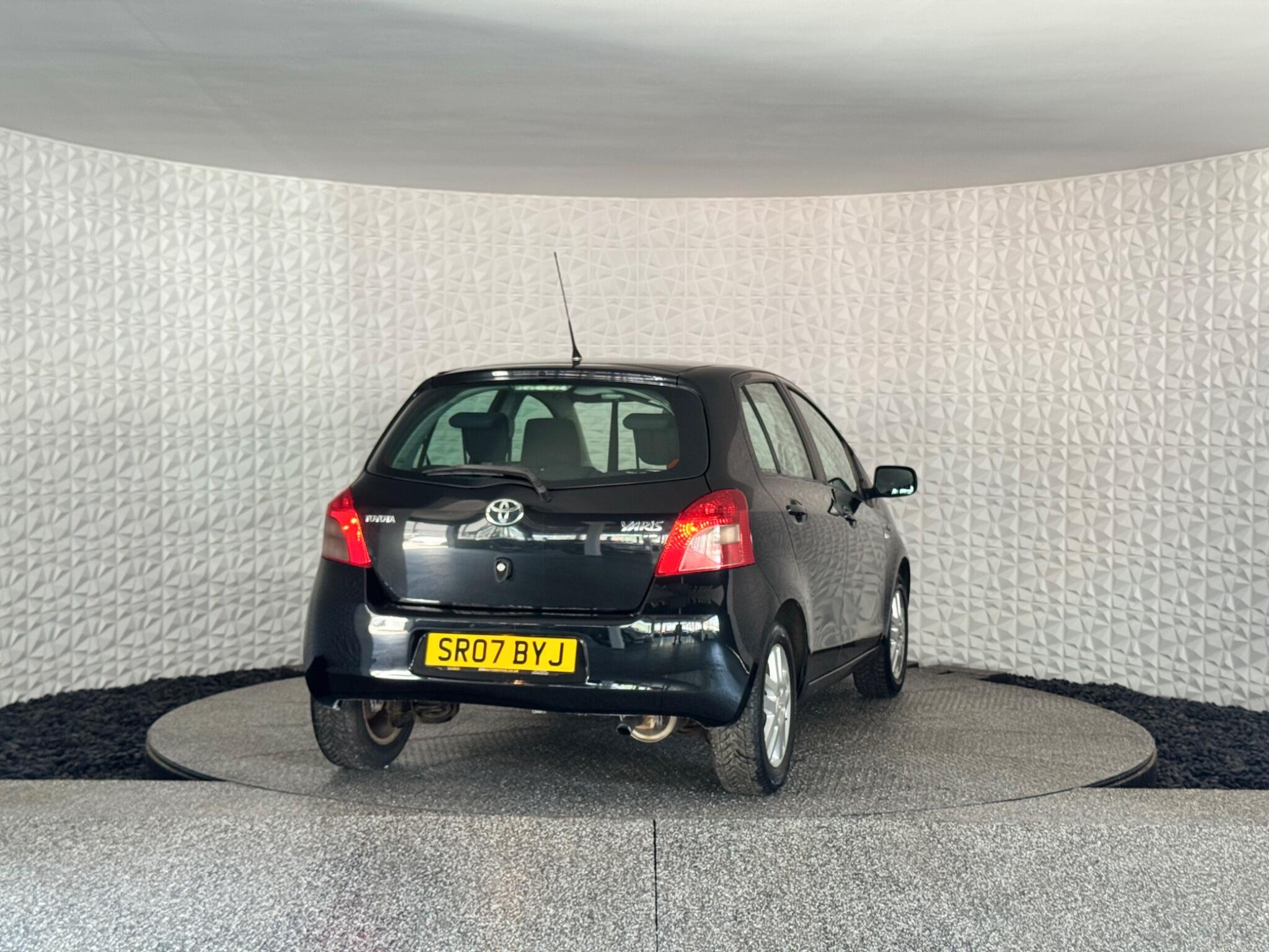Toyota Yaris view 11