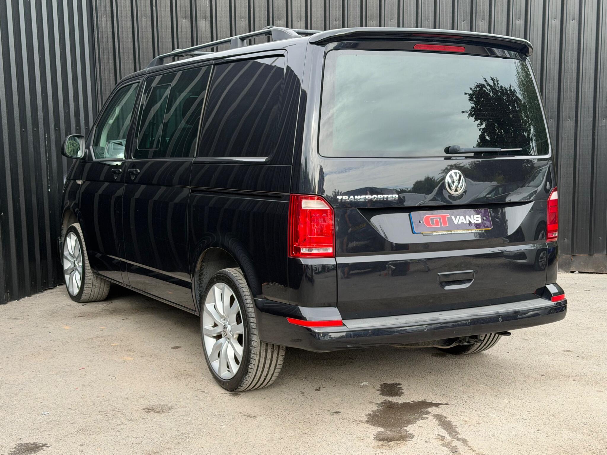 Volkswagen Transporter view 16