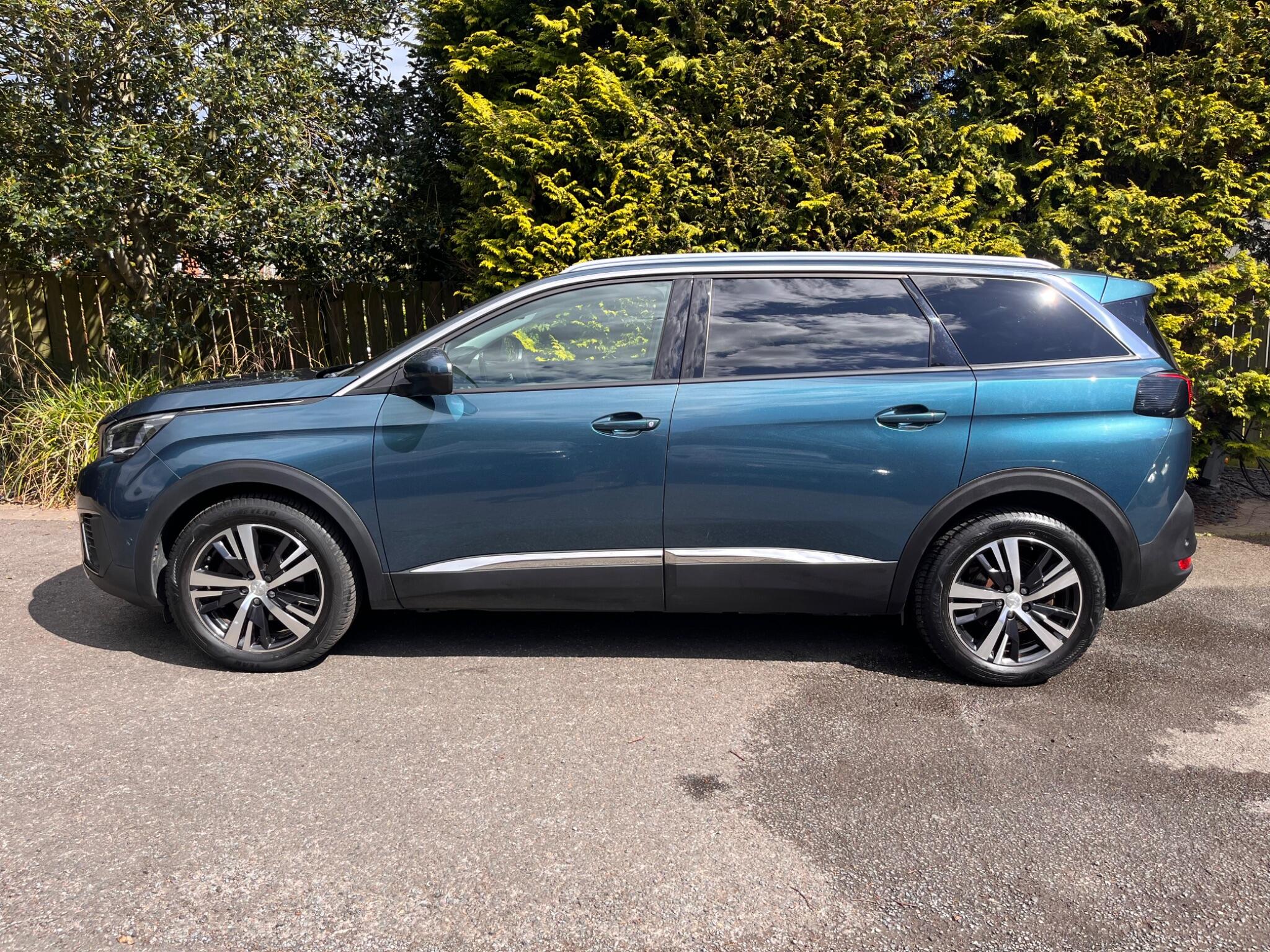 Peugeot 5008 view 8