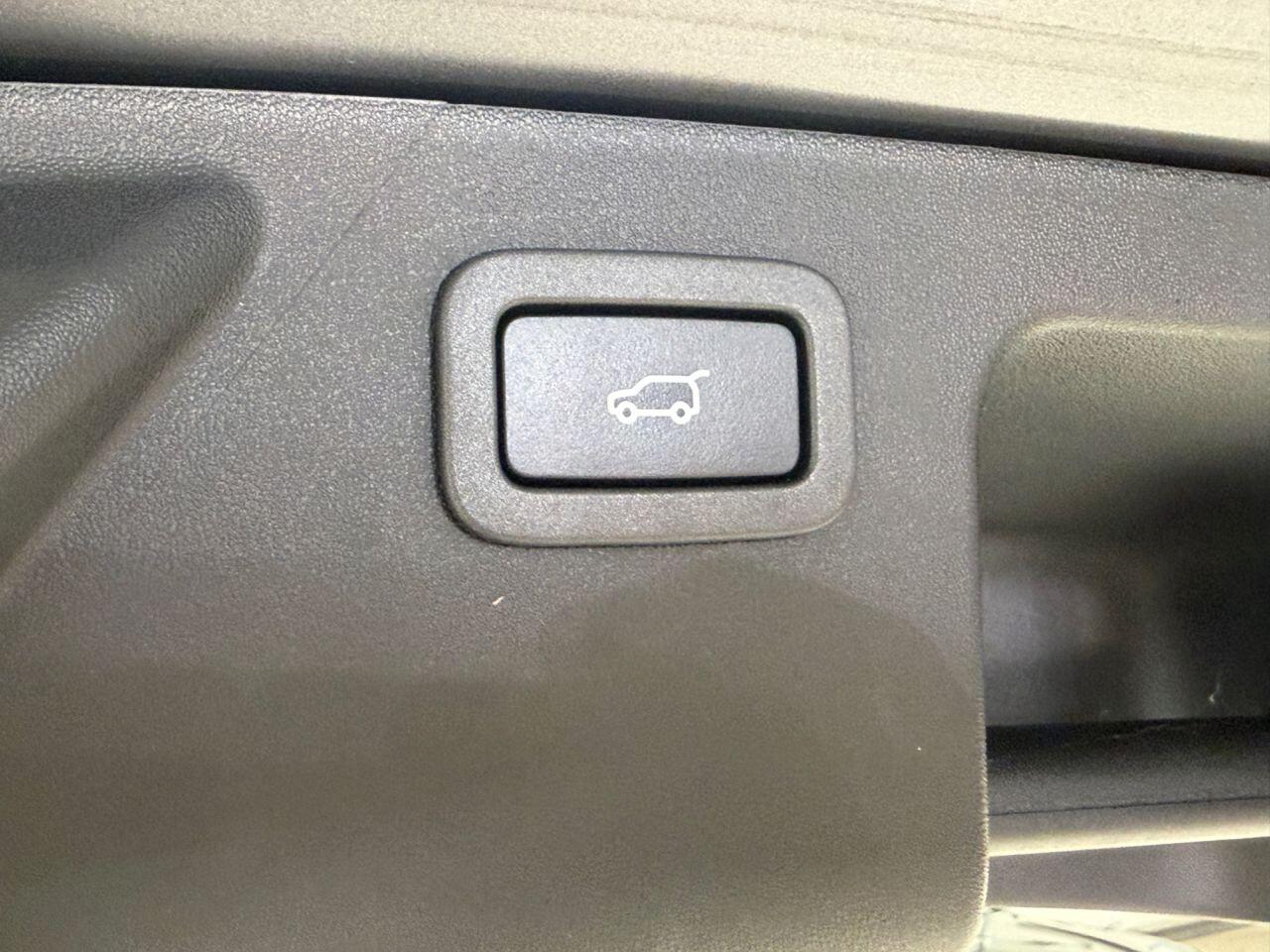 Land Rover Discovery Sport view 29