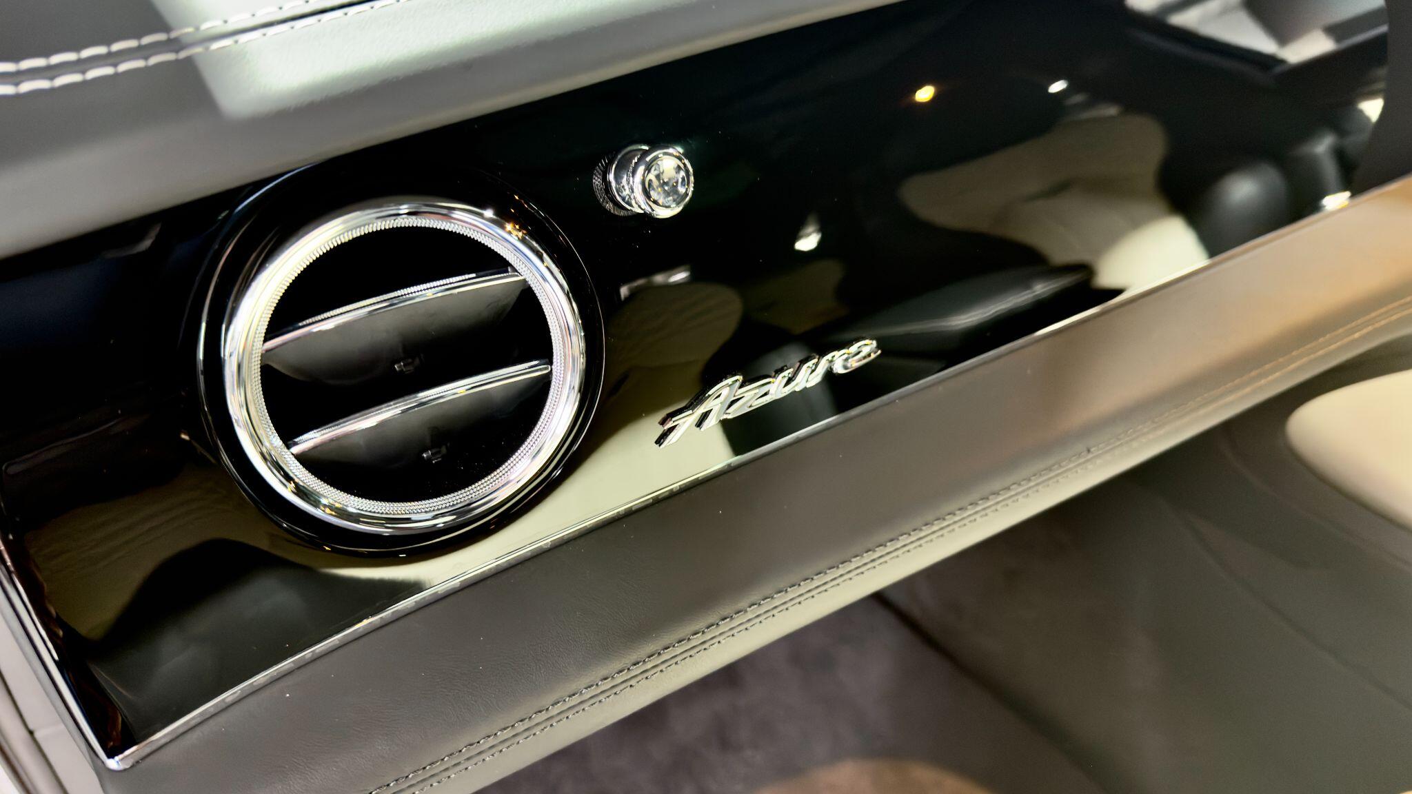 Bentley Bentayga view 33