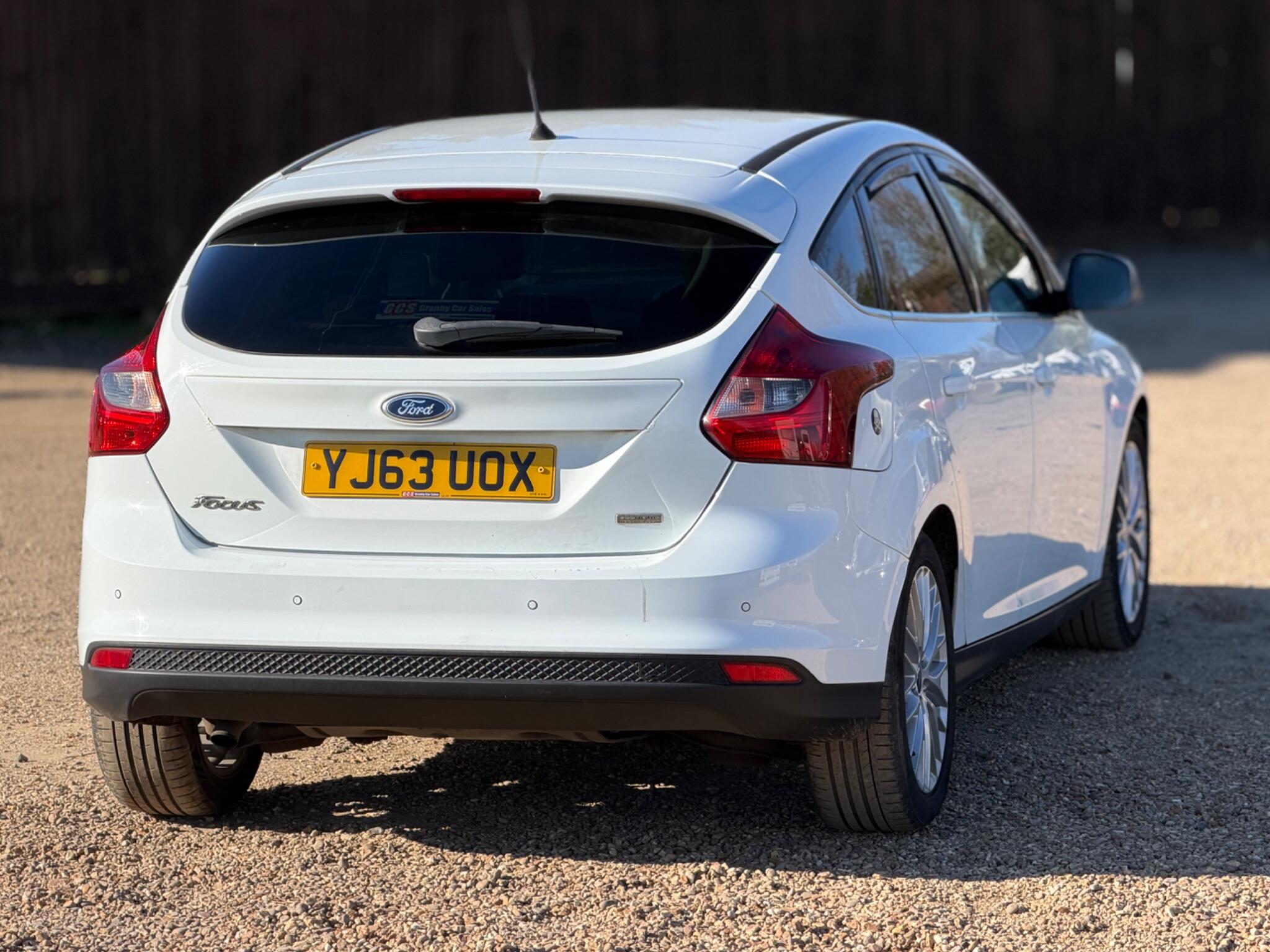 2013 Ford Focus 1.6 TDCi Zetec Euro 5 (s/s) 5dr image 11