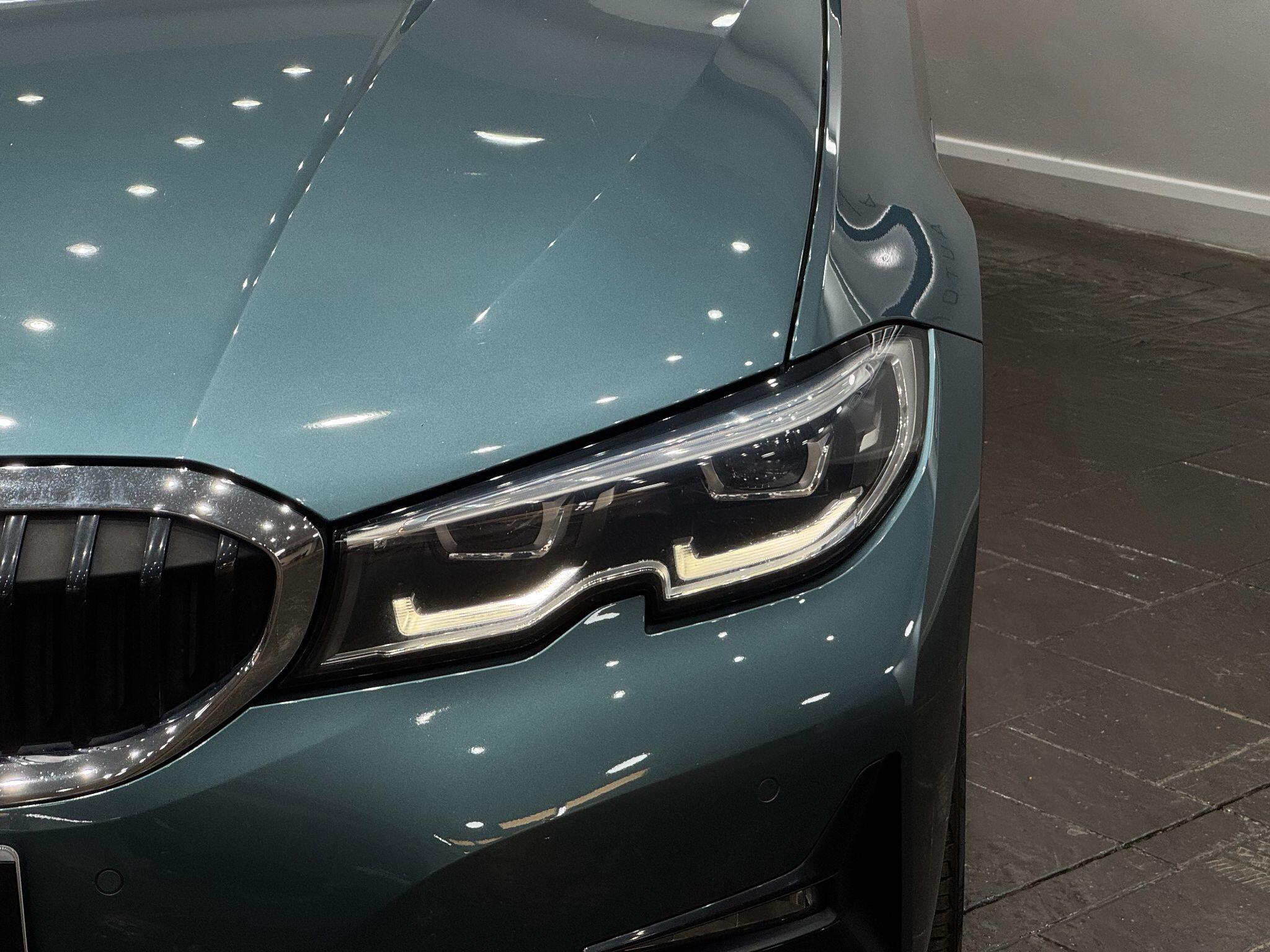 BMW 3 Series view 10