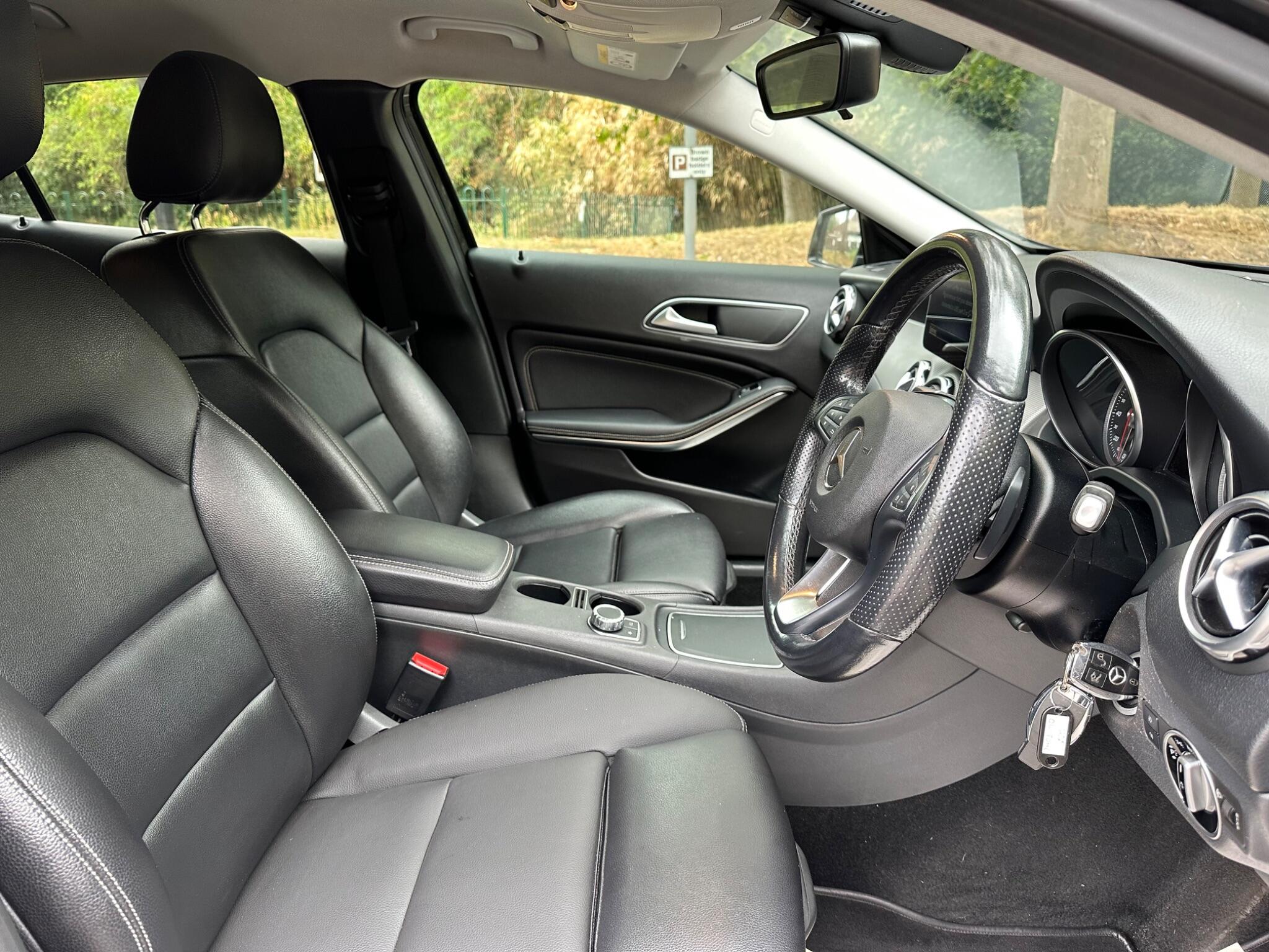 Mercedes-Benz GLA view 13