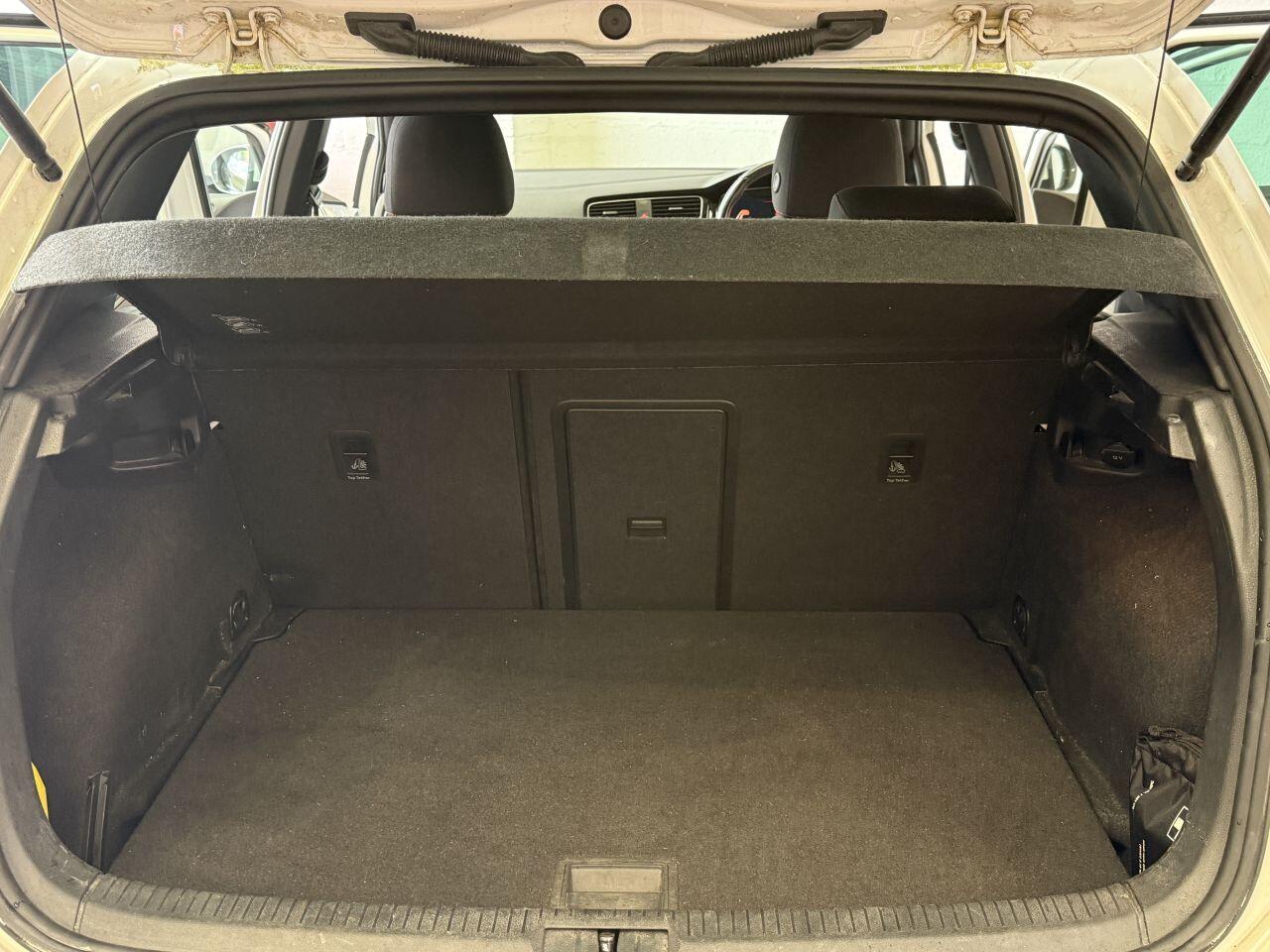 Volkswagen Golf view 17