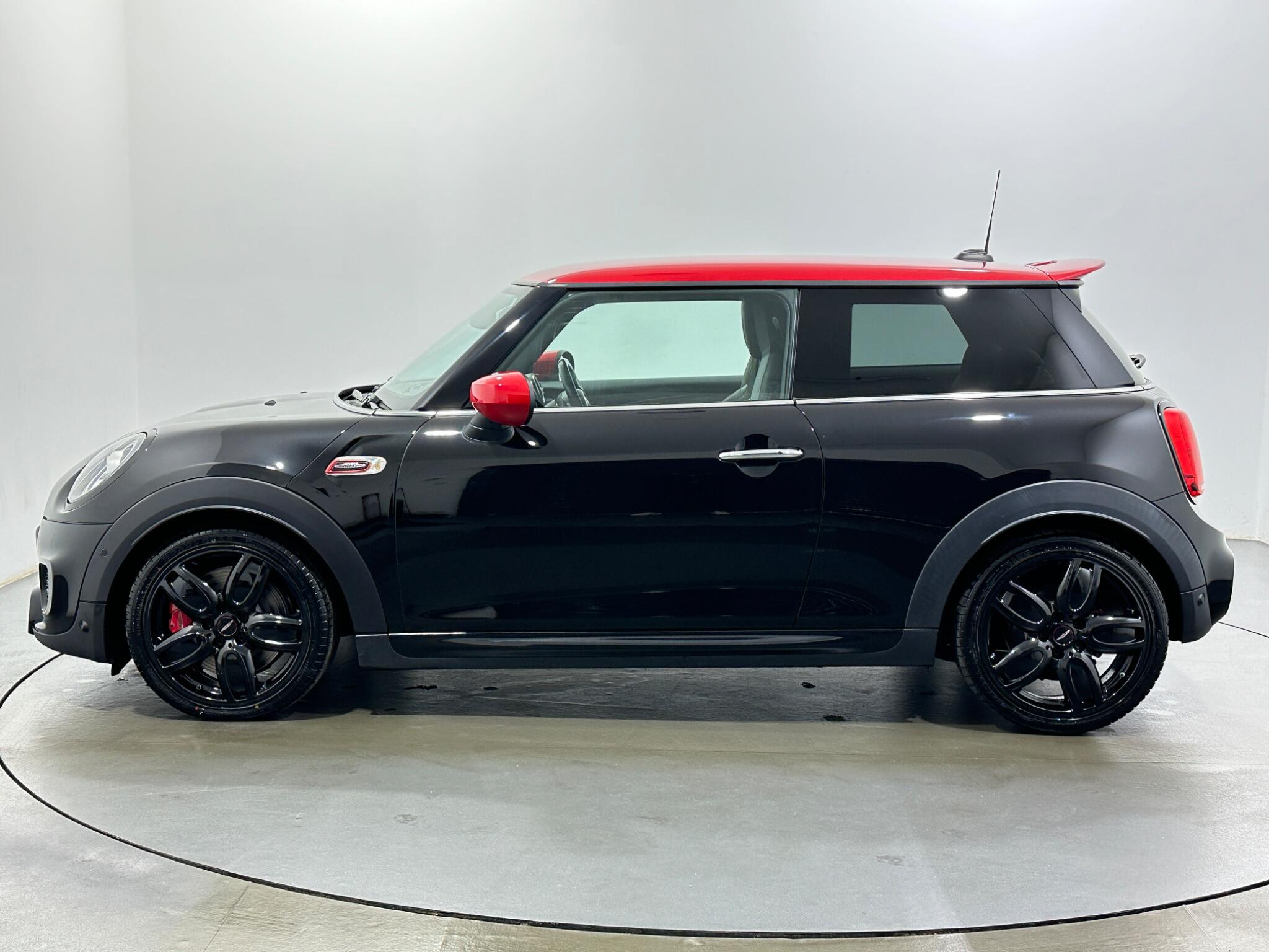 Mini Hatch view 5