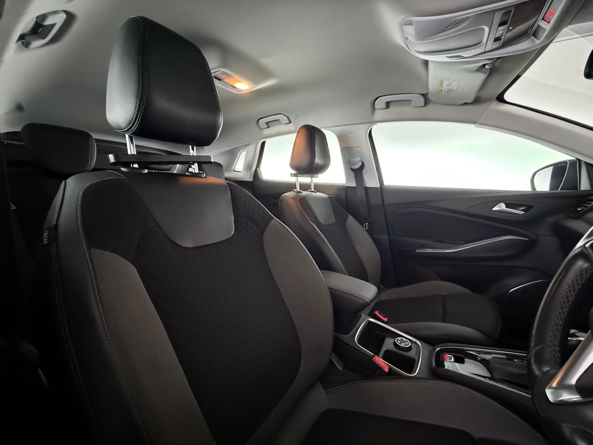 Vauxhall Grandland X view 31