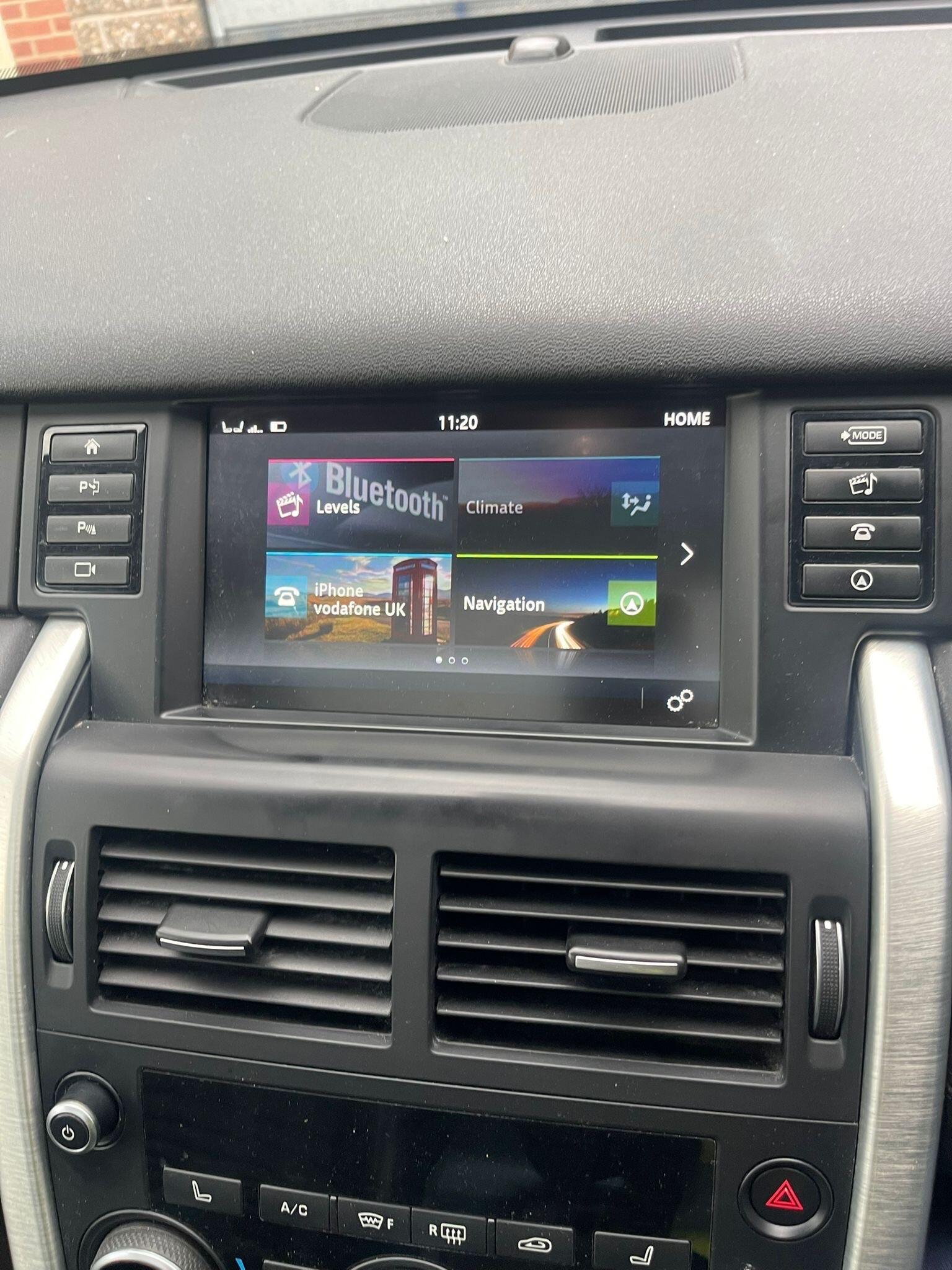 Land Rover Discovery Sport view 6