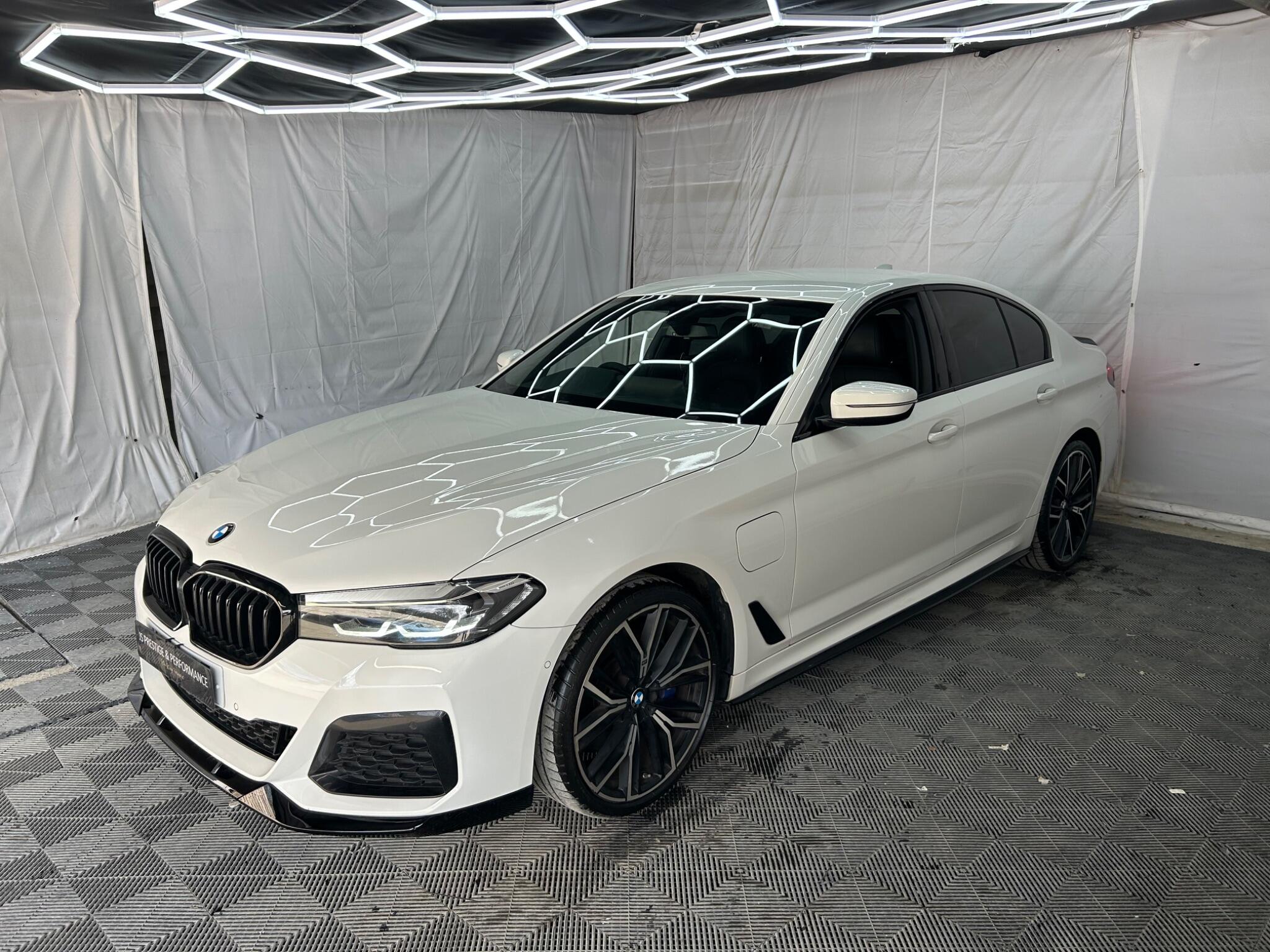 BMW 5 Series view 3