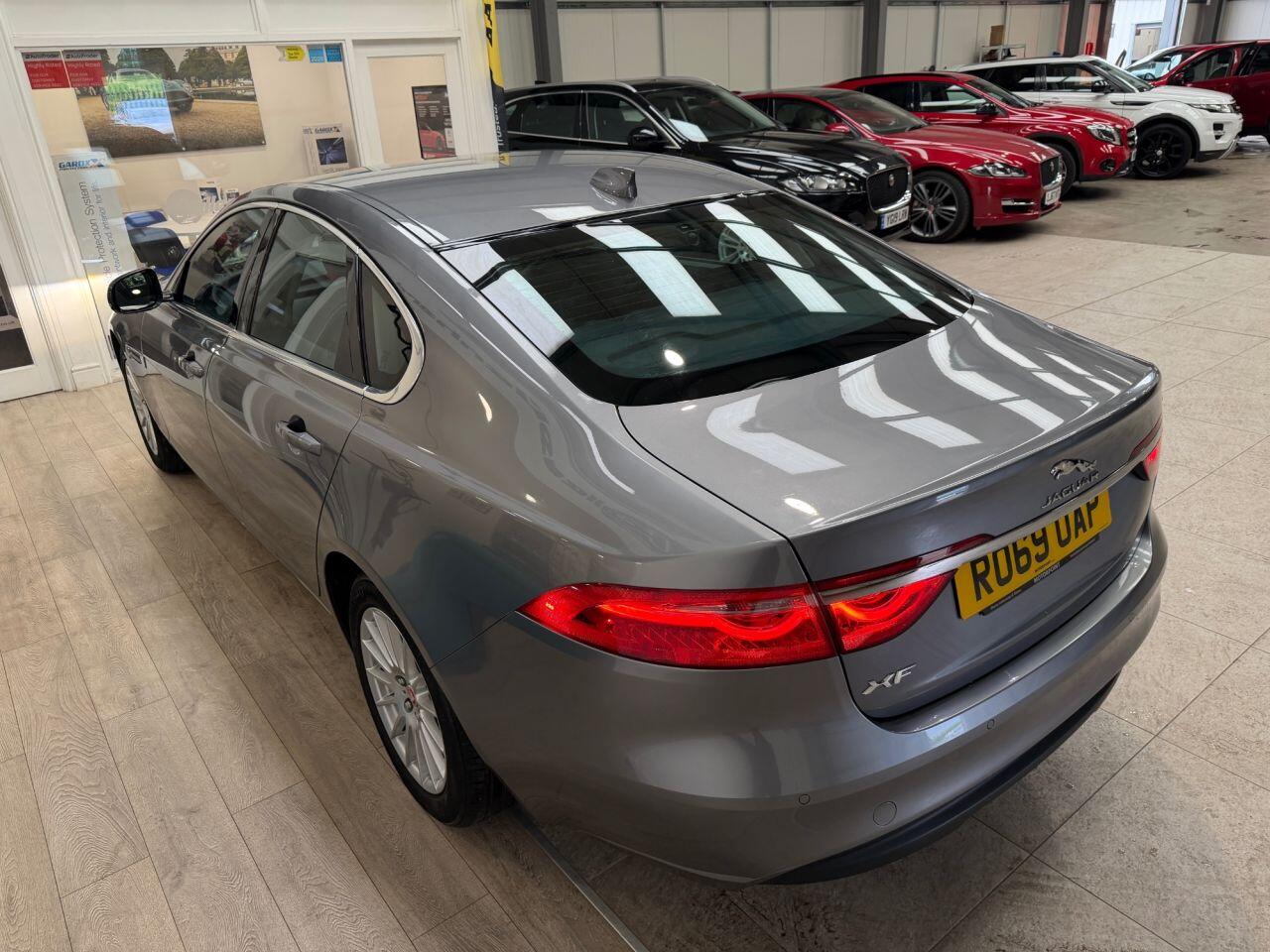 Jaguar XF view 18