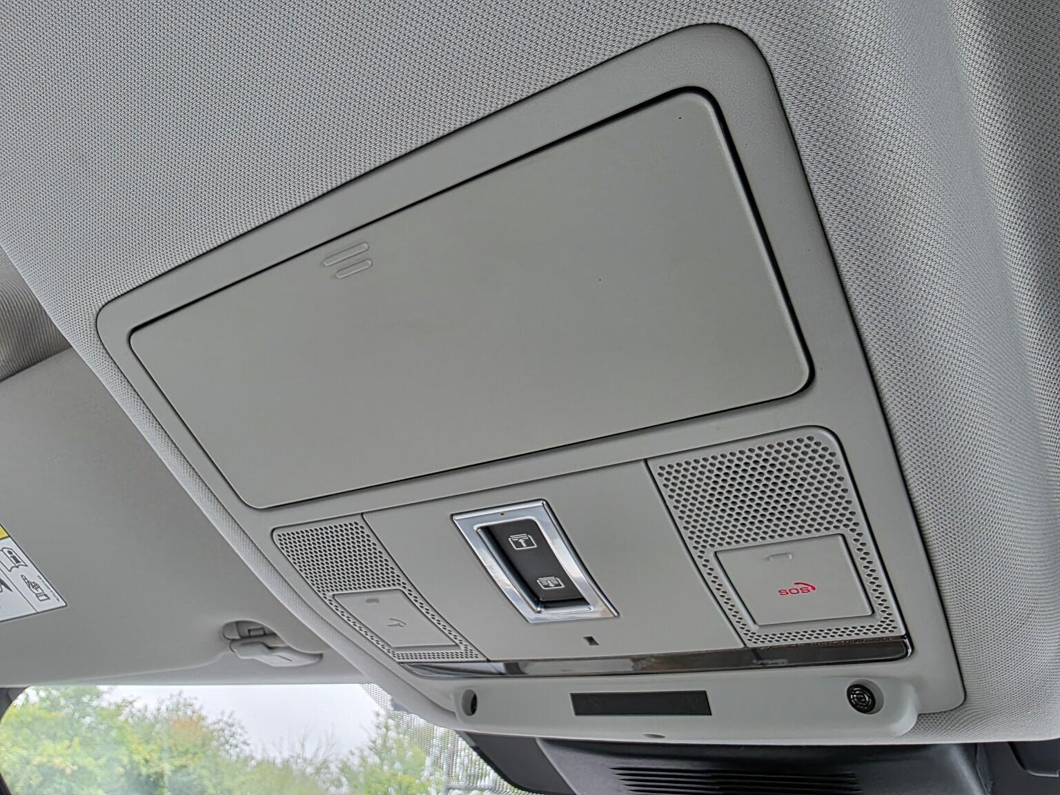 Land Rover Discovery Sport view 29
